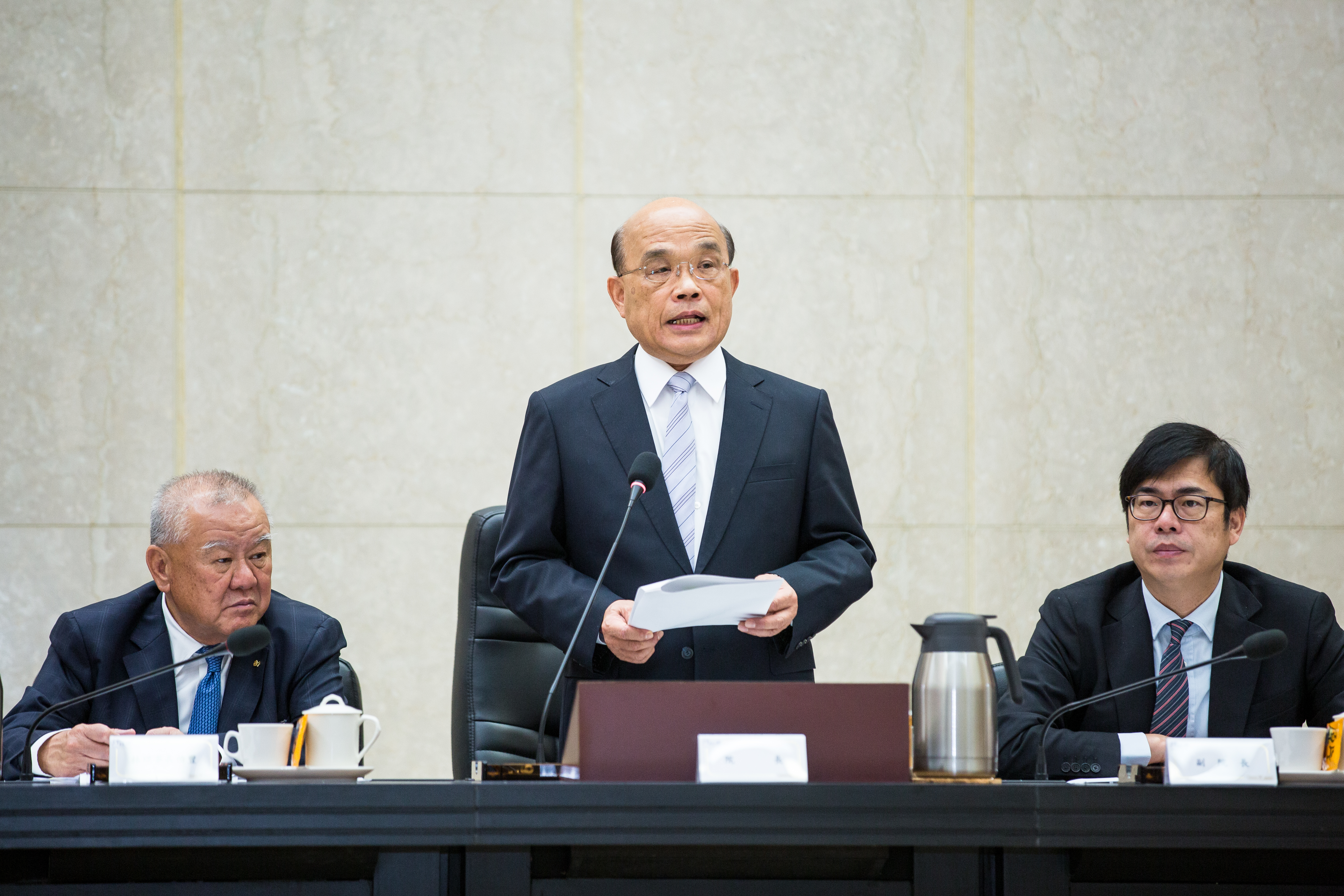 行政院長蘇貞昌預計將拍板,針對5大業者祭出紓困政策。