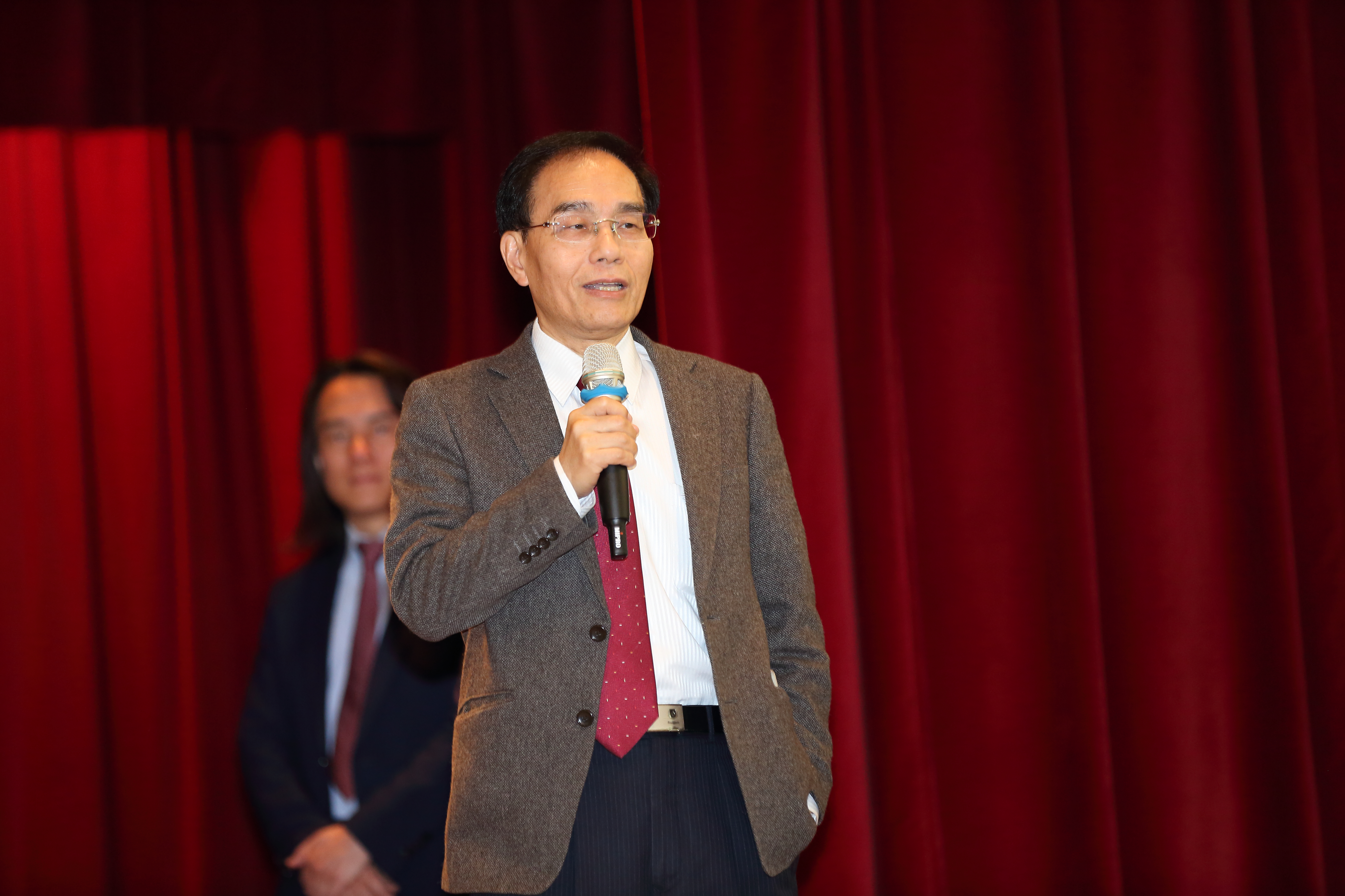 為了專心擦亮夏普品牌，戴正吳計畫將旗下技術事業獨立為子公司，也不排除引進外部夥伴共同投資。