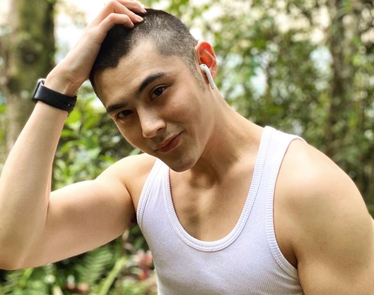 陳奕剃了個大平頭，回到陽光男孩的狀態。（翻攝自陳奕臉書）