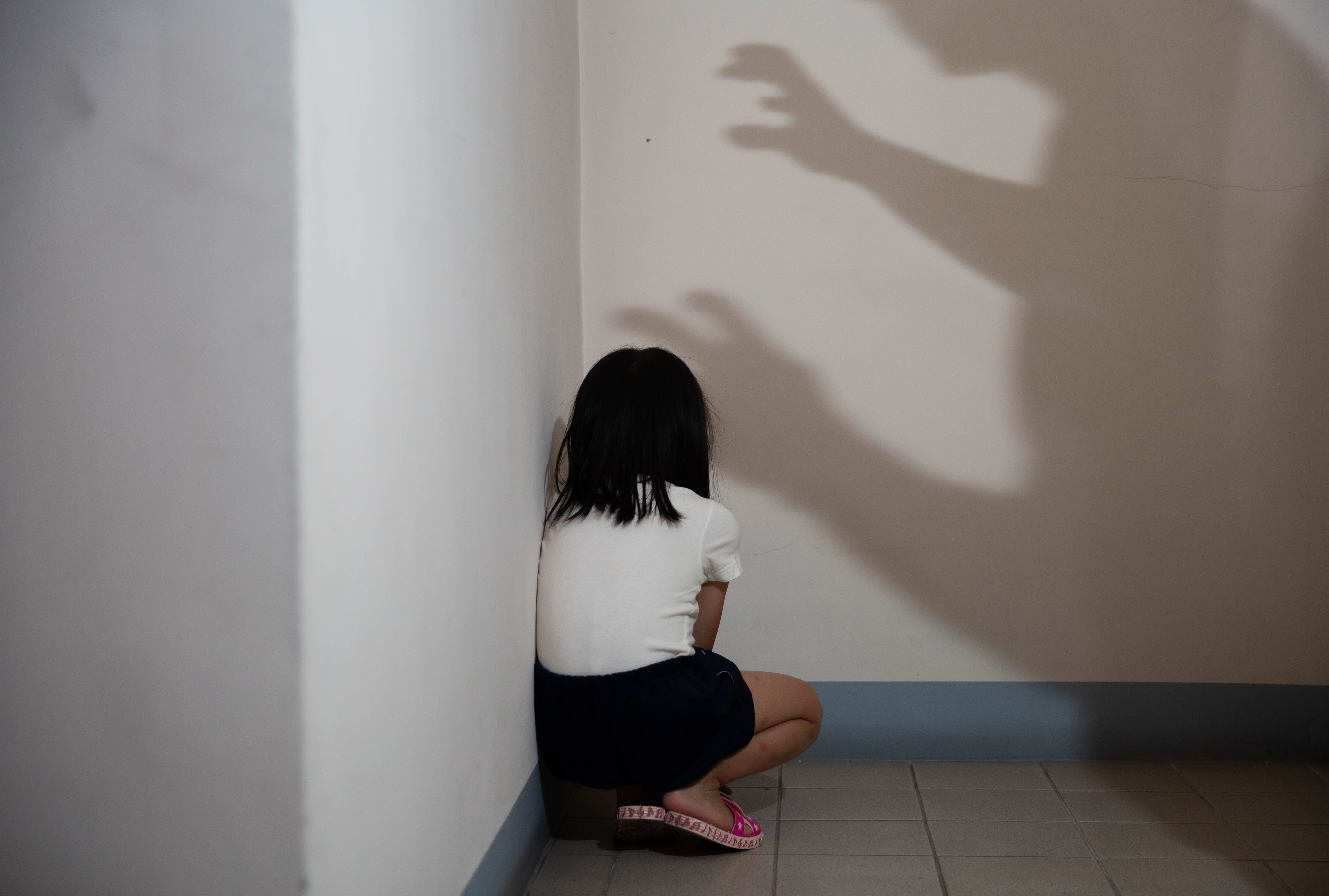 在兩性互動中，單身女性有時會遭受男性們「無意識」的言語騷擾。