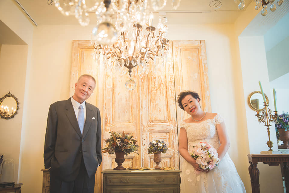 呂秋遠po出父母親54年來首拍婚紗照,讓許多網友看完直呼「太感人了!」(翻攝自呂秋遠臉書)
