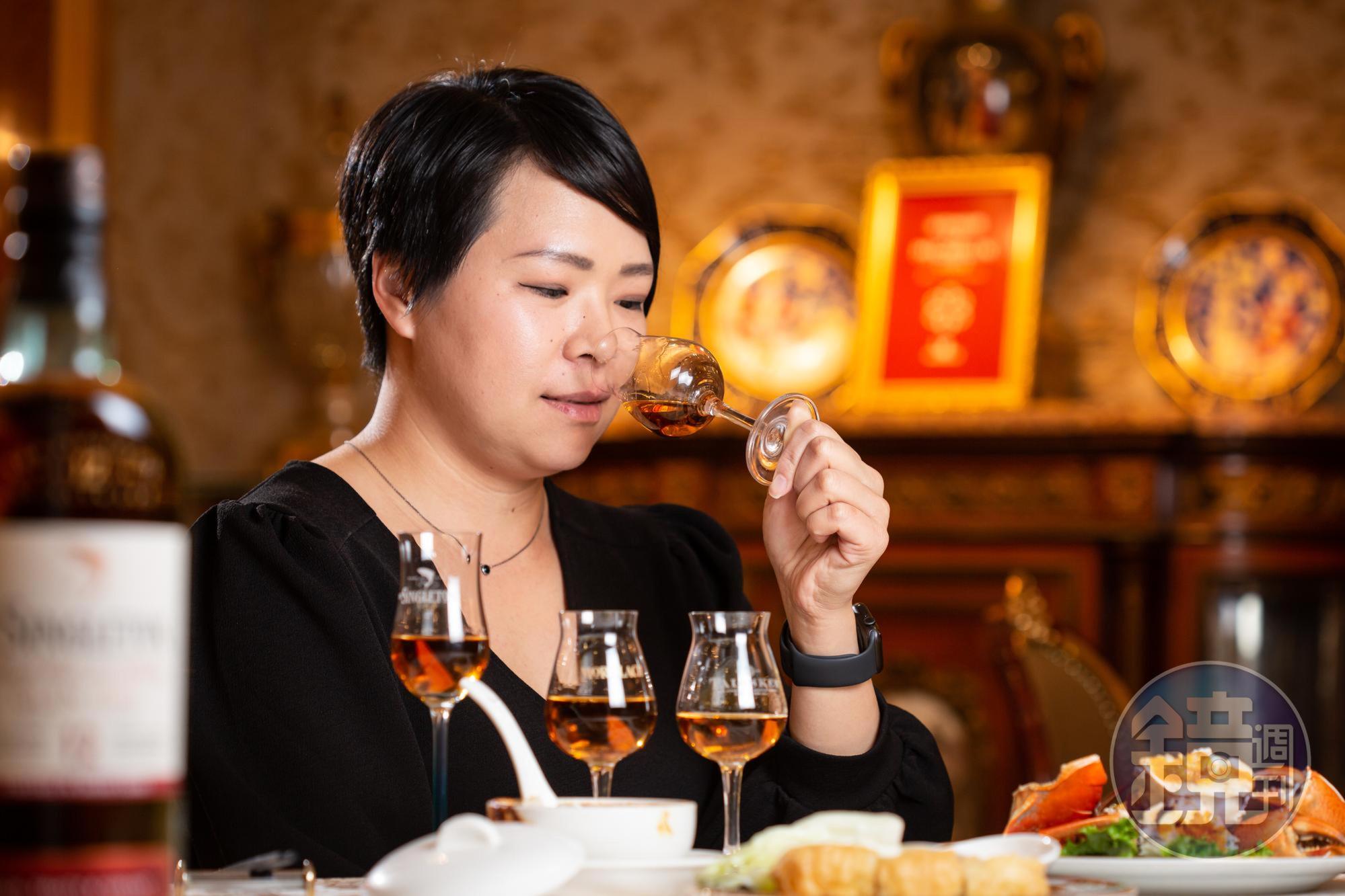 帝亞吉歐品牌大使林淑君(Afra)同時也具備蘇格蘭雙耳小酒杯執持者「The Keepers of the Quaich」身分。