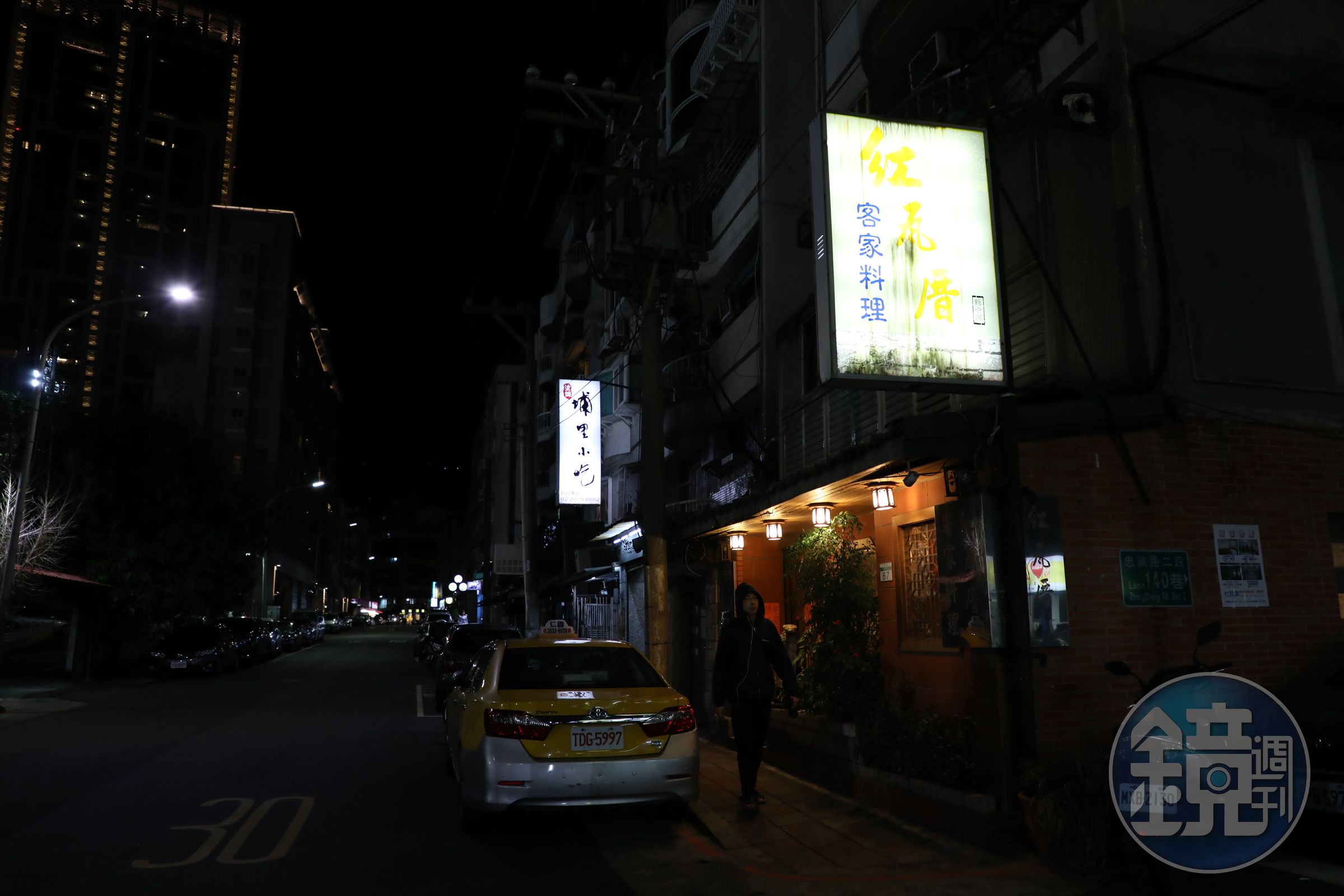 「紅瓦厝懷舊風味餐坊」開在台北天母的巷弄中。