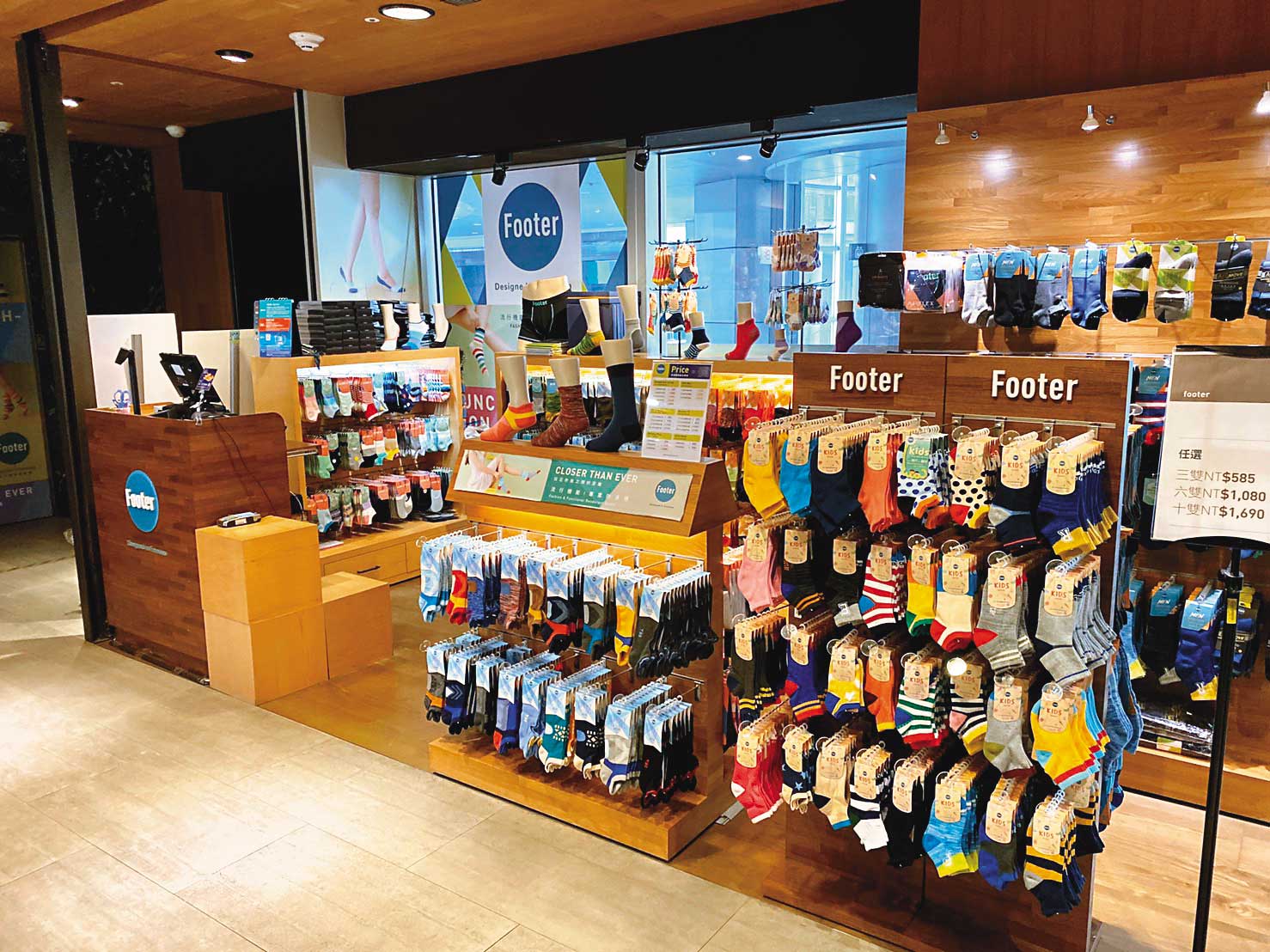 位於新板誠品的店面,是Footer第一家直營櫃位。(Footer提供)