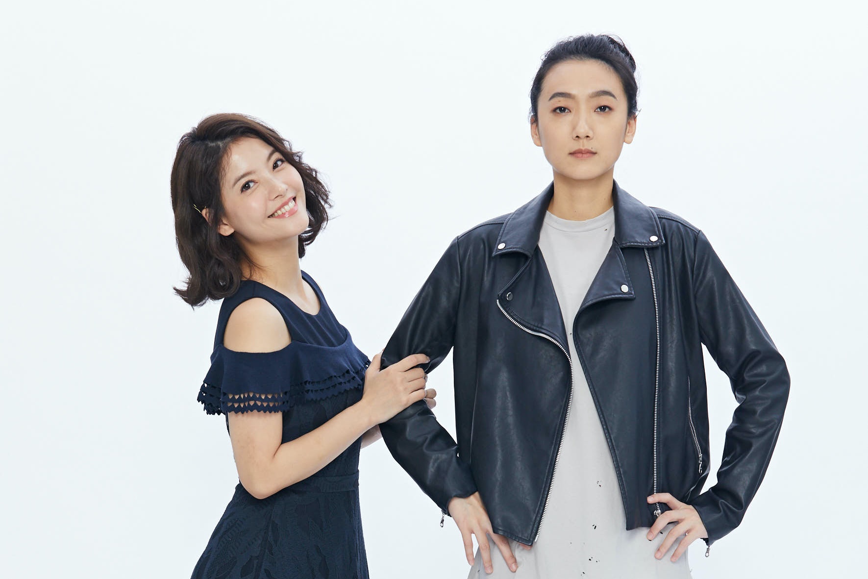 王樂妍在舞台劇《偽婚男女》首輪演出與小蠻配對，王樂妍（左）等不及想要吻小八。（故事工廠提供）