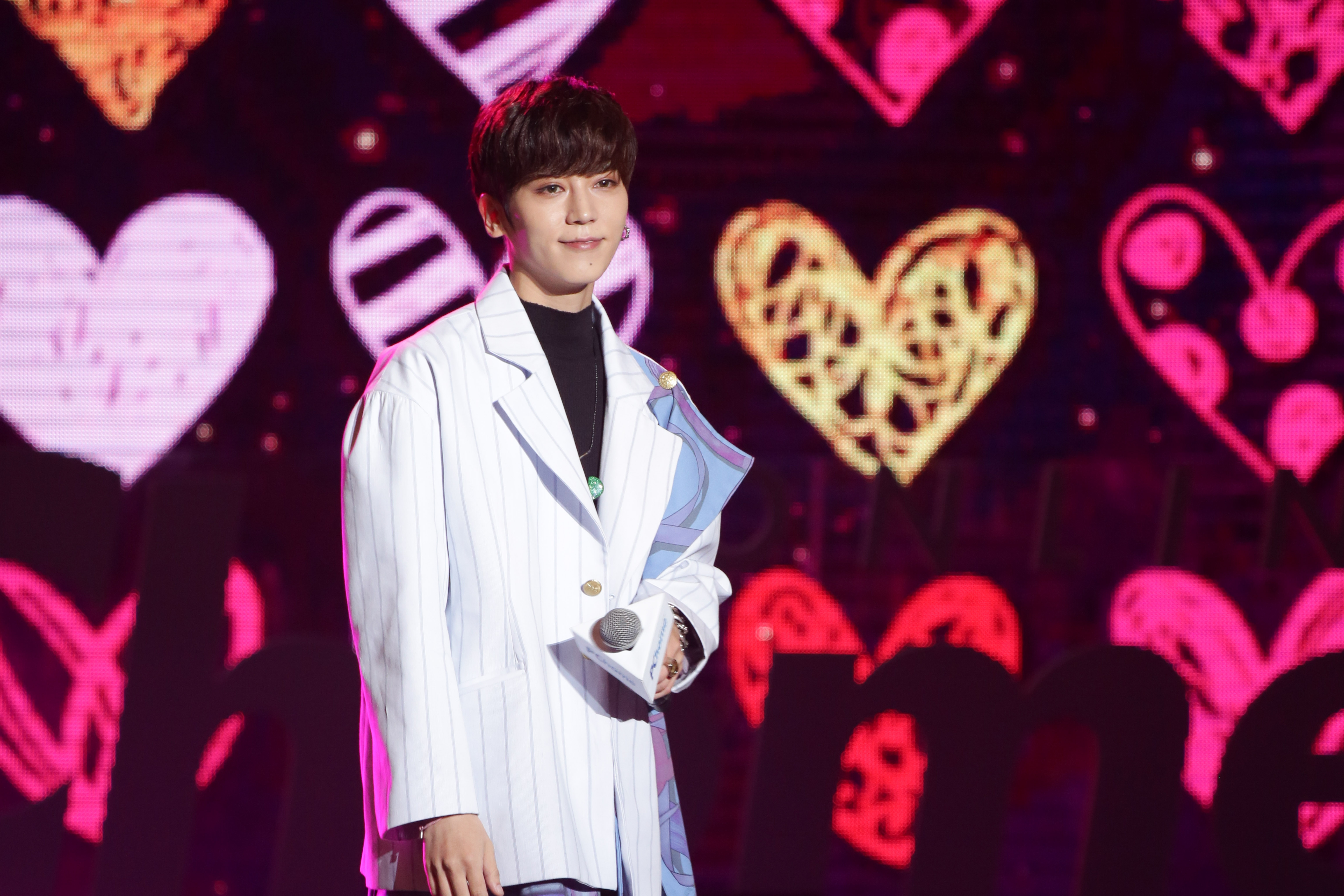 Bii畢書盡與H小姐交往不到一年就決定結婚。