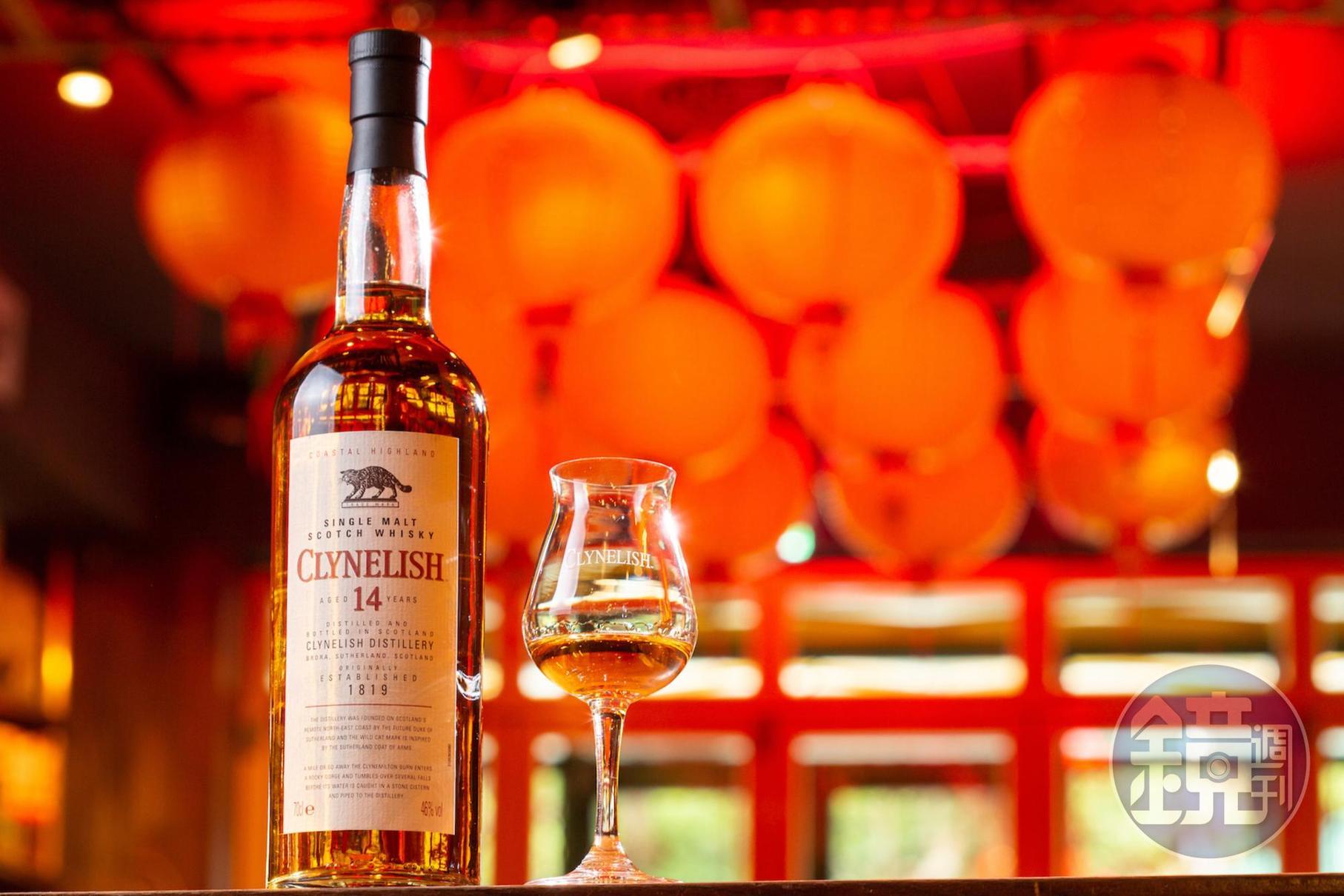 「CLYNELISH14年單一麥芽威士忌」有清新的花香、糖香,油脂滑順。(1,490元/瓶)
