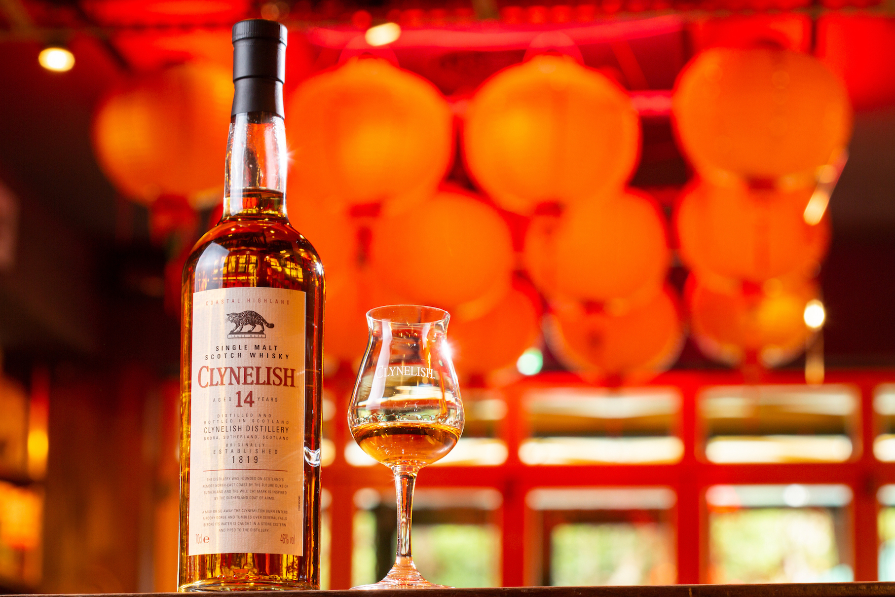 「CLYNELISH14年單一麥芽威士忌」有清新的花香、糖香,油脂滑順。(1,490元/瓶)