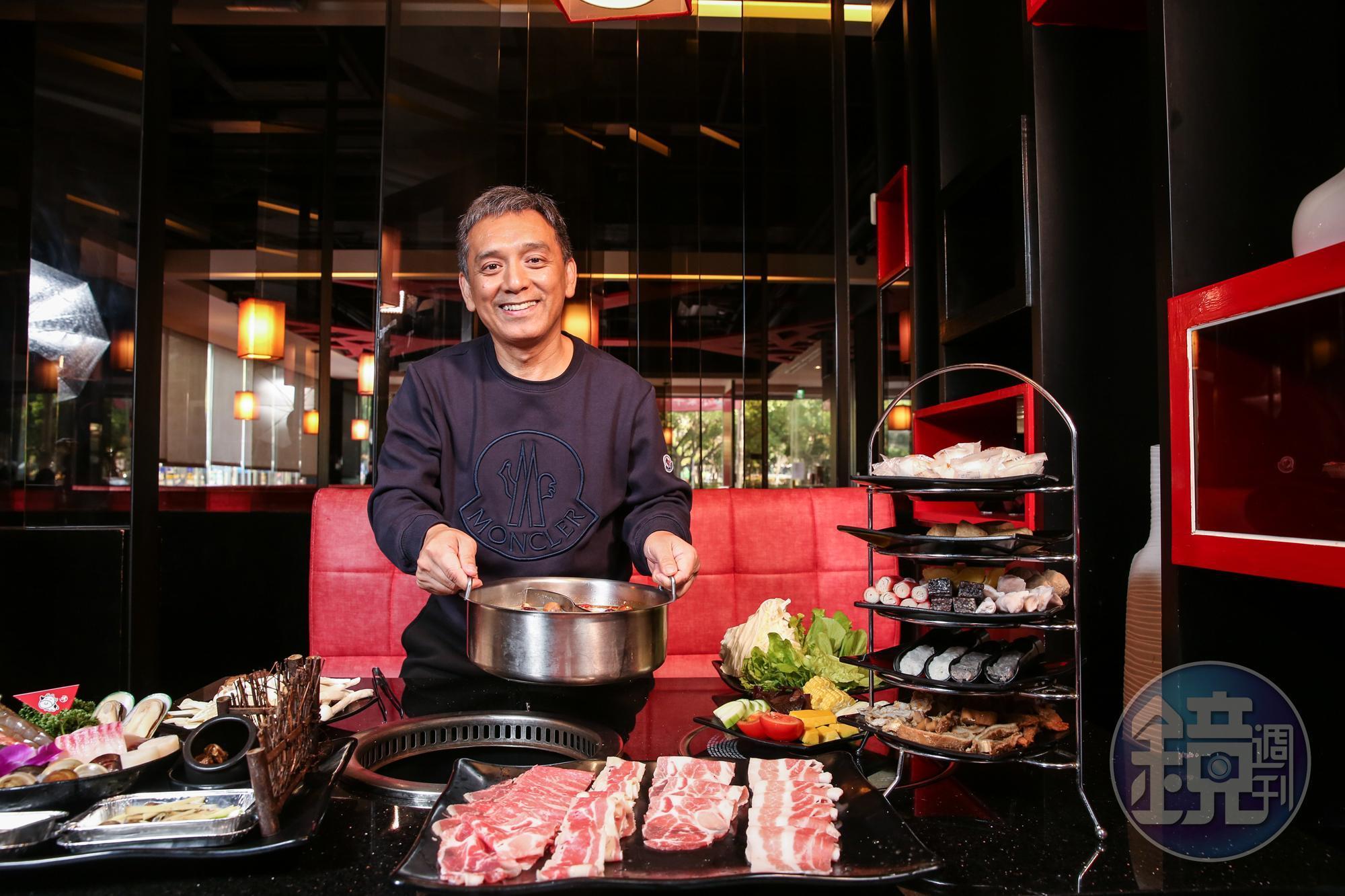 小蒙牛總經理高溢男原是豬肉批發商,喜歡投資的他用成本優勢成功切入火鍋吃到飽市場。