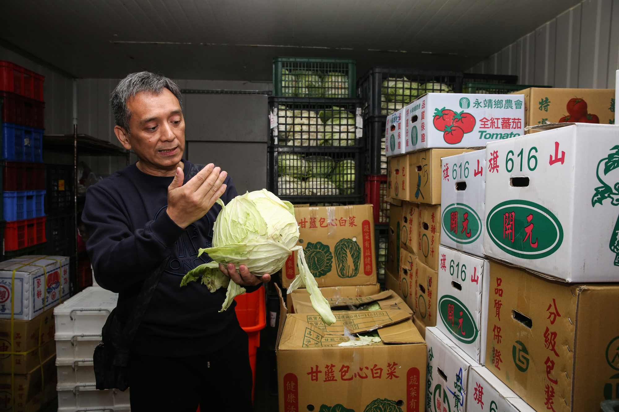 高溢男強調小蒙牛不只重視肉類品質，蔬菜也有嚴格要求，北部店所需由總公司統一出貨。