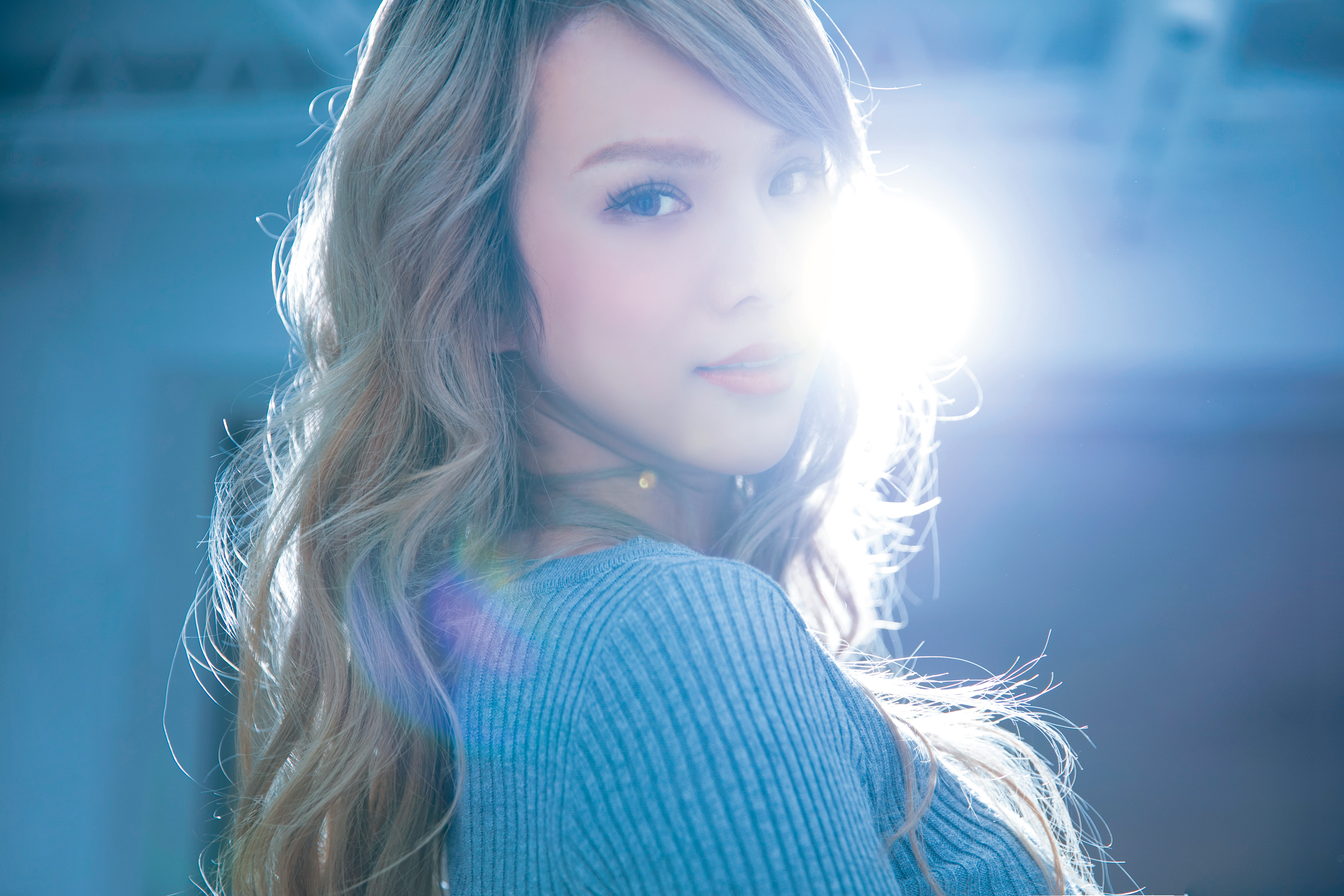 2年前小A辣還說我們 把她拍成文青， 現在的她可是辣度破表， 更勝妖姬。 