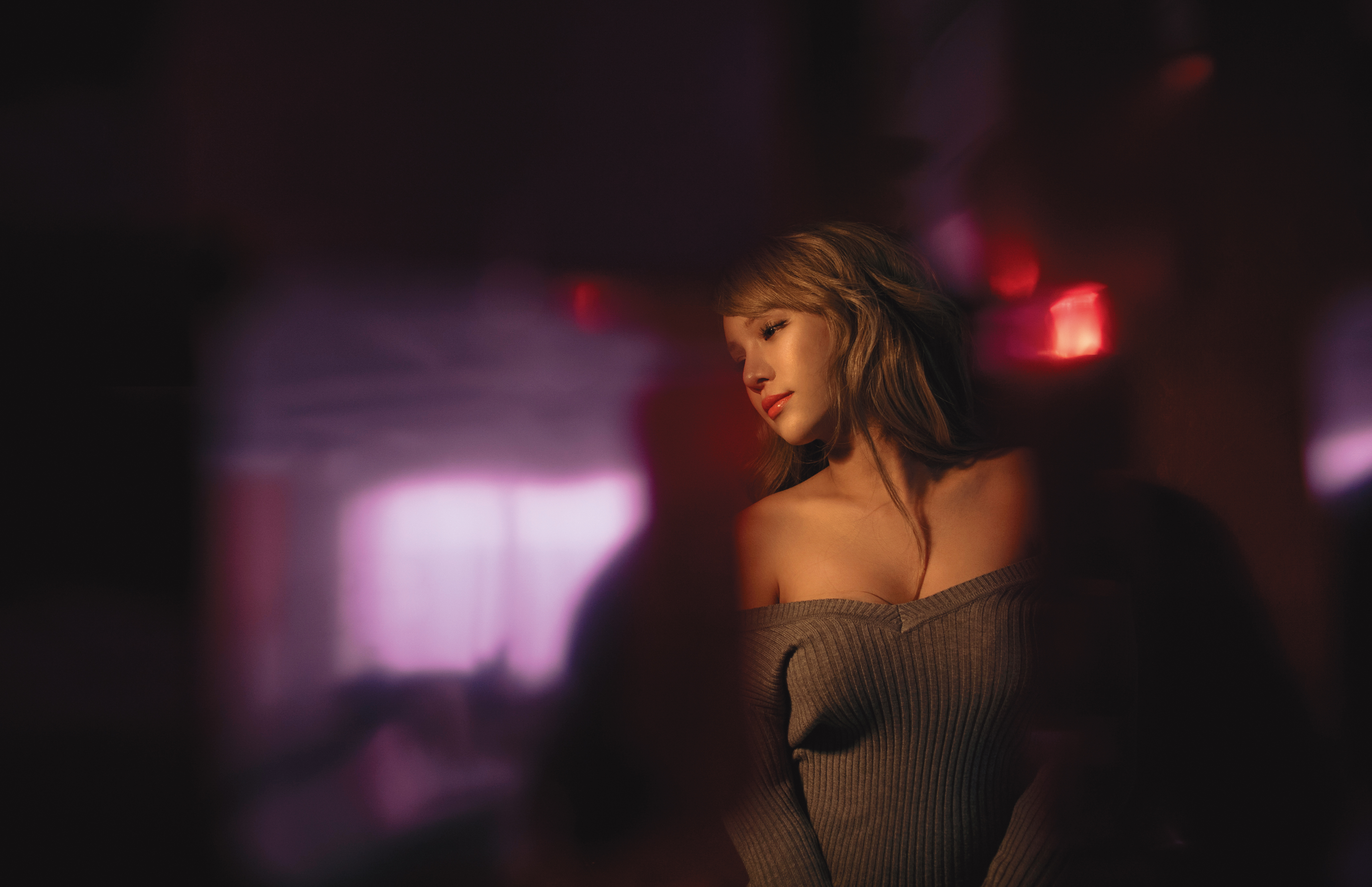 因為小A辣經常放送她的性感火辣， 難得在鏡頭前略帶朦朧的美感， 反而讓人驚喜又陌生。 