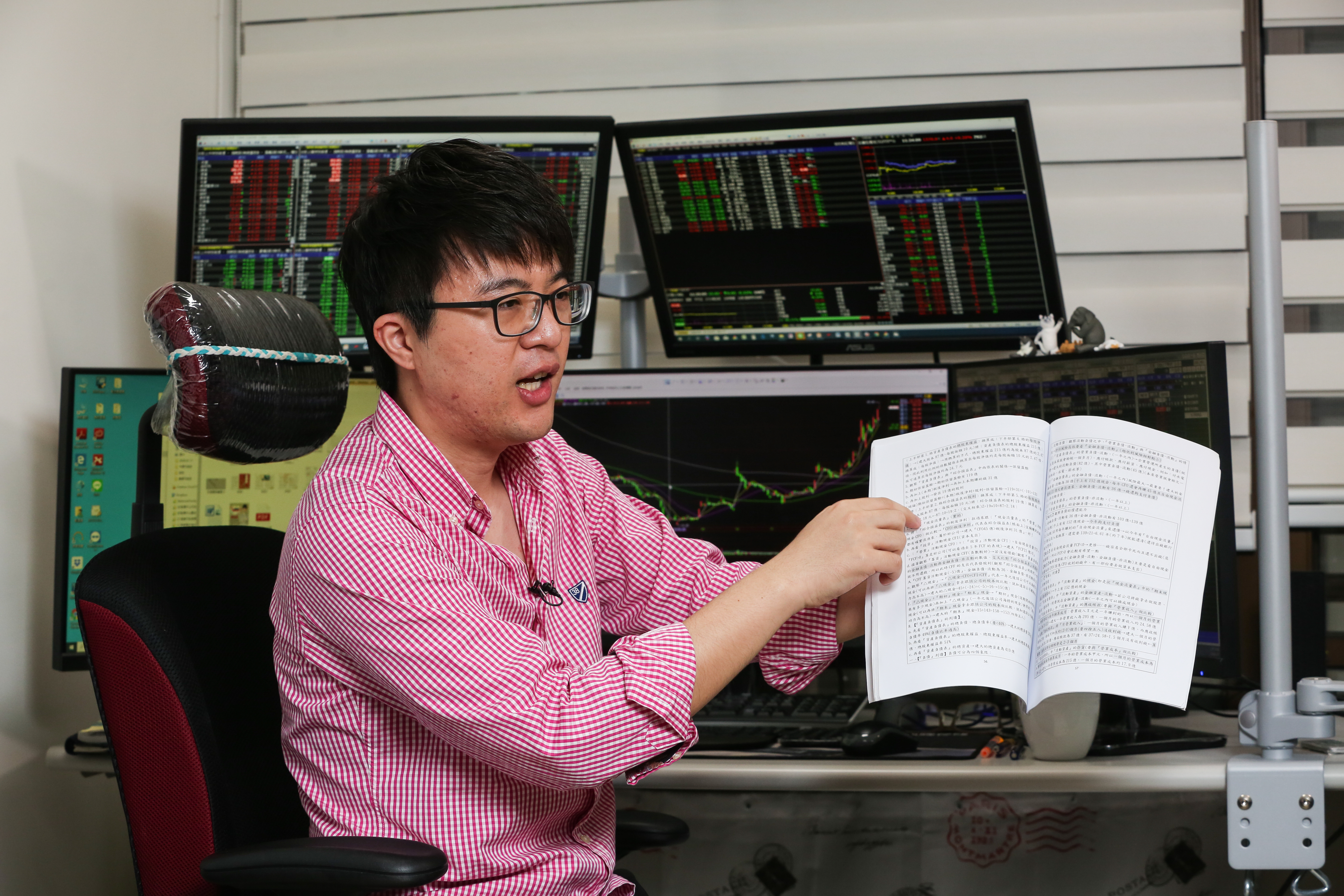 補教老師劉成霖著迷於投資，然而，他做投資時仍不脫老師本色。
