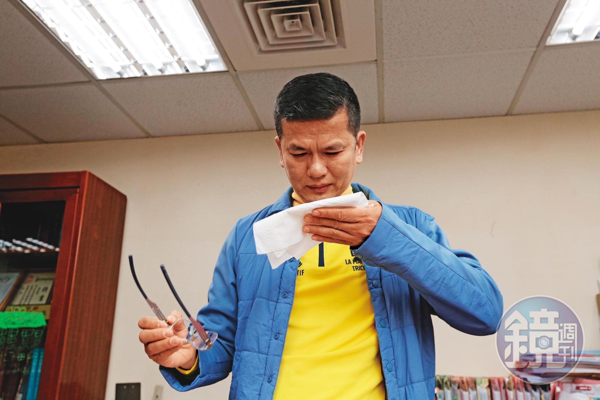 三發董座鍾俊榮泣訴遭妻兒設局,被困在北市松德醫院精神科重症病房內10天。