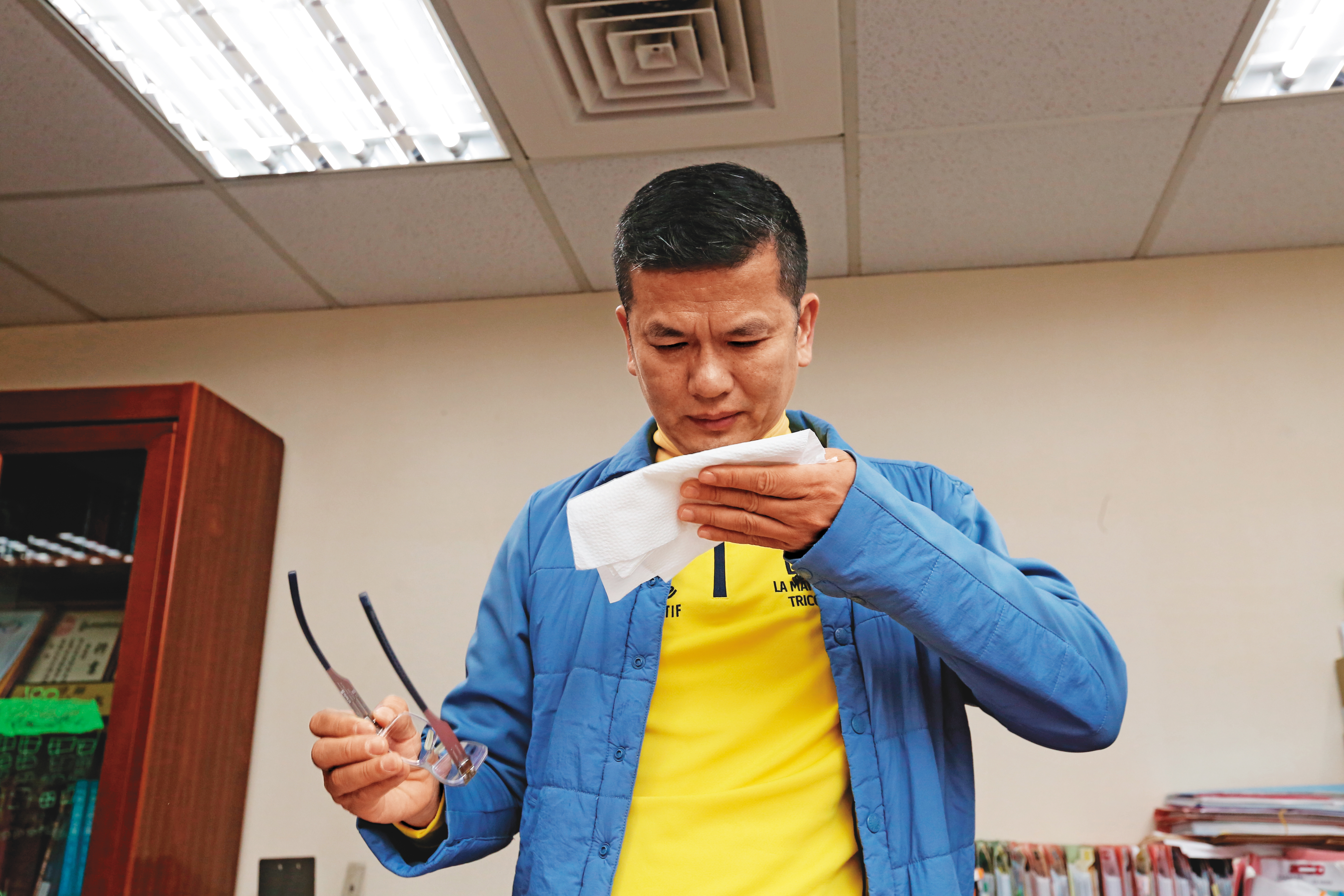 三發董座鍾俊榮泣訴遭妻兒設局，被困在北市松德醫院精神科重症病房內10天。