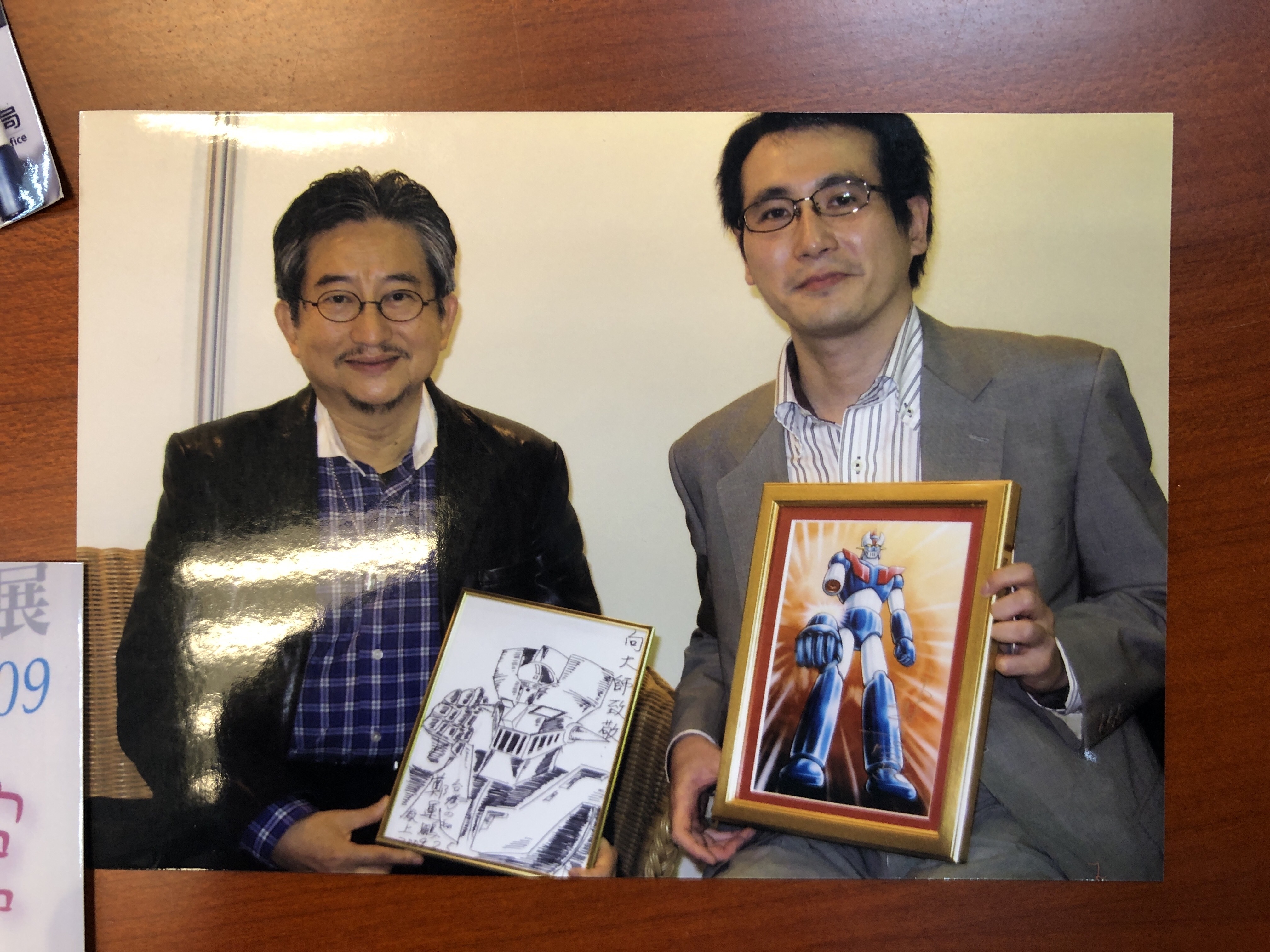 2009年永井豪來台時,雙方互贈禮物,開啟了兩人的友誼。(鄭運鵬提供)
