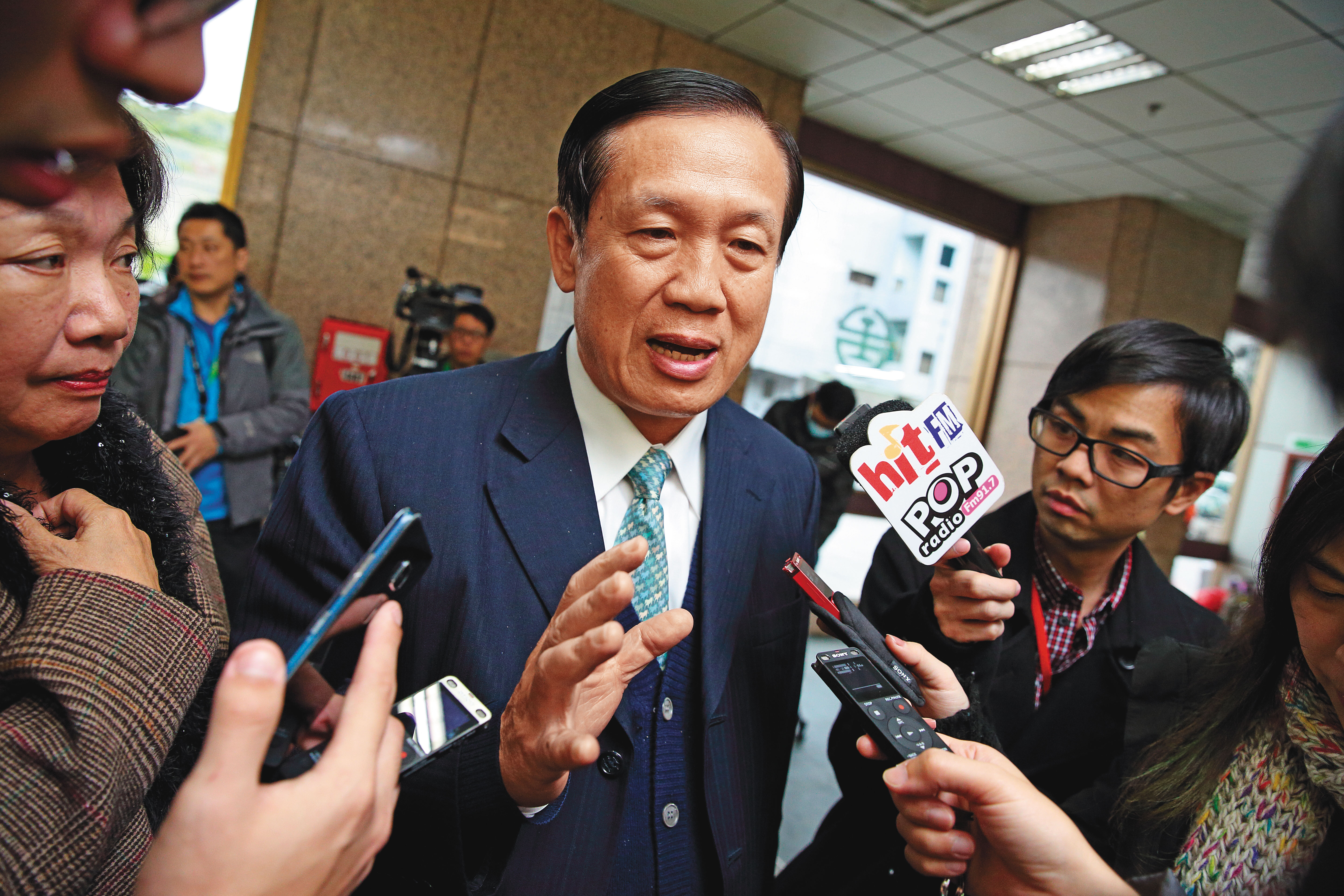 疫情衝擊台灣內需市場，全國商業總會理事長賴正鎰預估觀光旅遊業恐會損失上千億元。