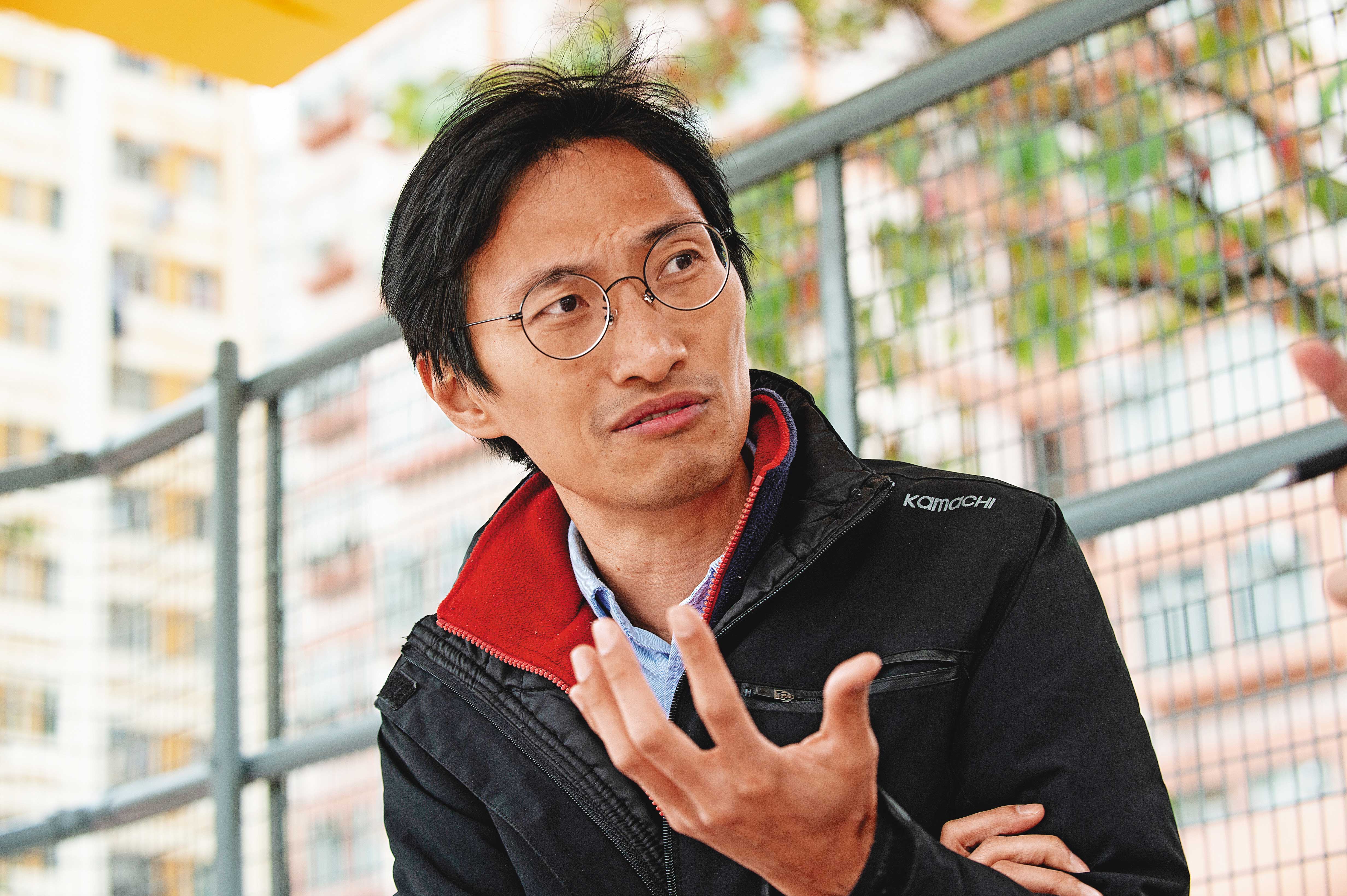 立法會議員朱凱迪擔憂,疫情備戰物資管理失當,若未來感染病例持續攀升,香港恐怕面臨崩潰。