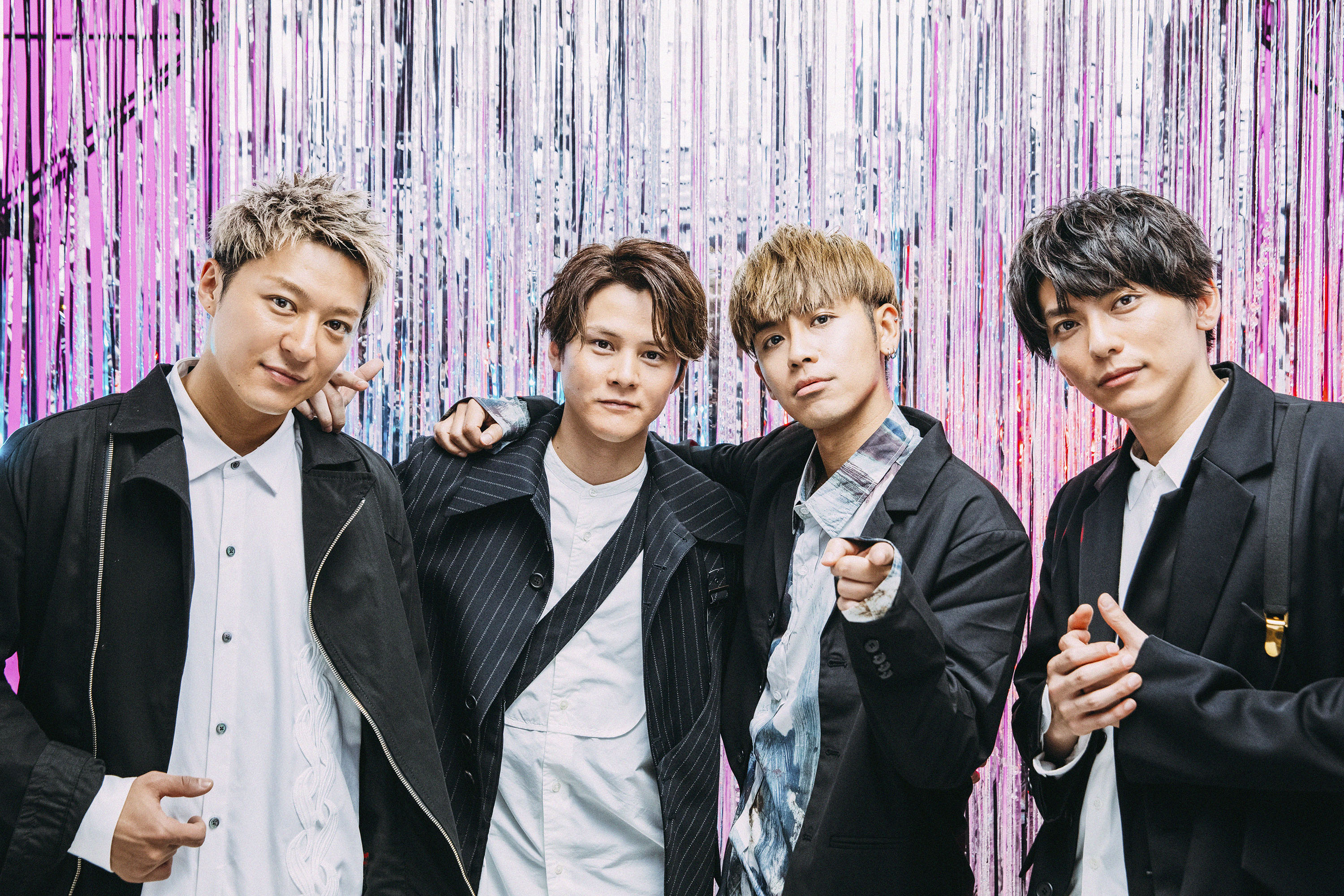 鼓鼓與Lead一同練舞及拍攝MV，默契十足讓人以為是4人團體。（相信音樂提供）