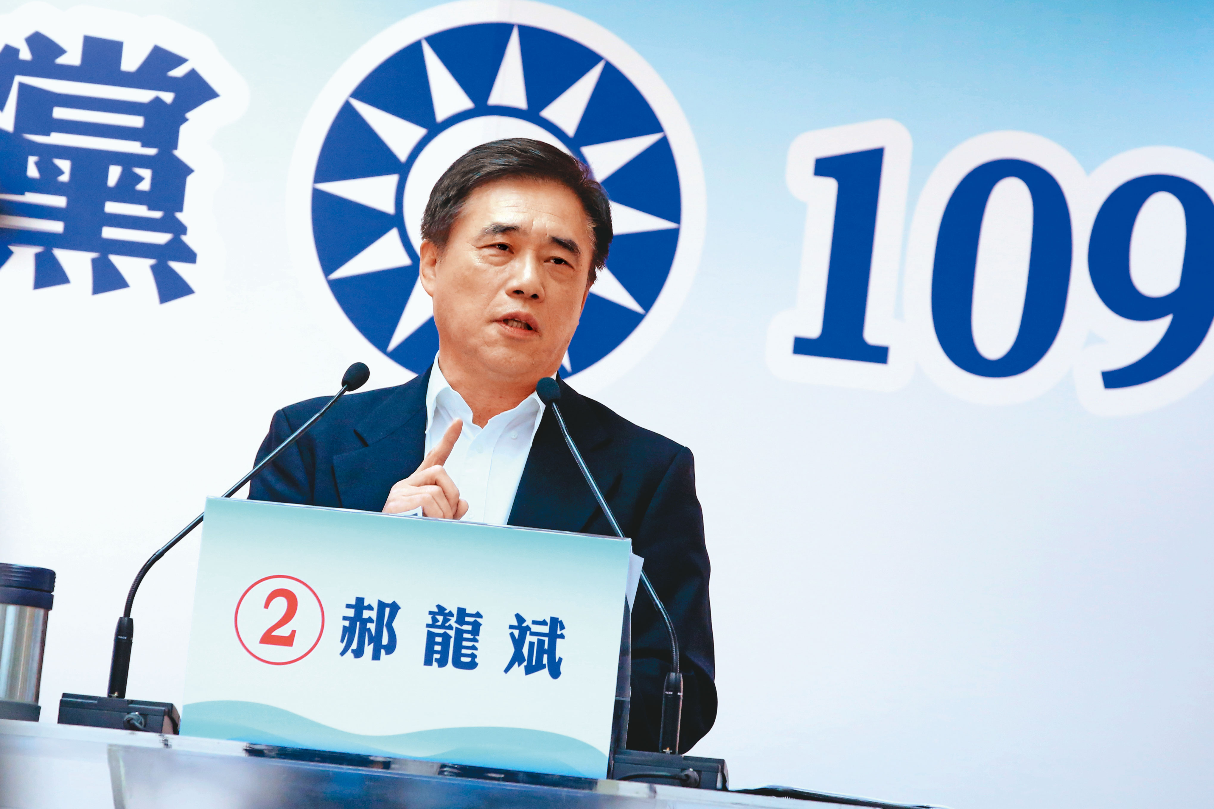 郝龍斌雖熟悉黨內組織,但面對大連艦隊全力挺江,選情陷入緊繃。