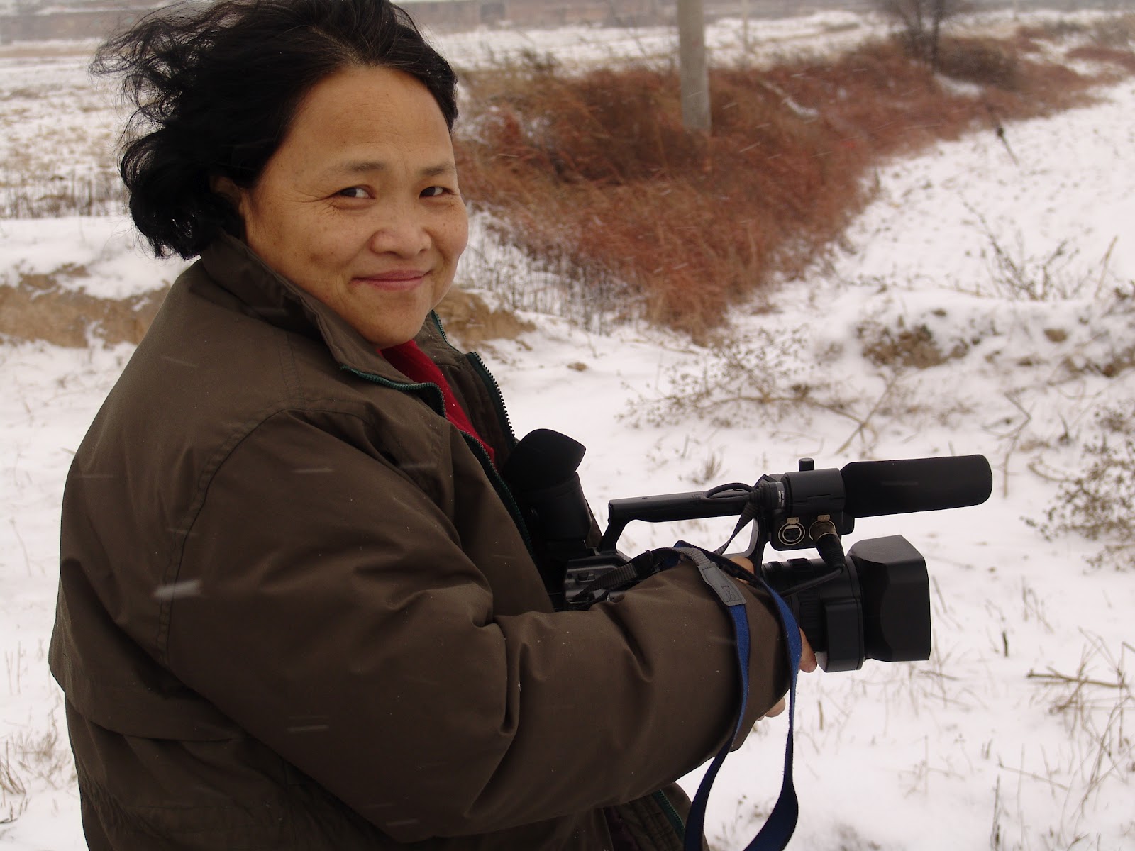 艾曉明從學者轉拍紀錄片，代表作有《天堂花園》《太石村》《我們的娃娃》《花兒為什麼這樣紅》《夾邊溝祭事》等。（艾曉明提供）