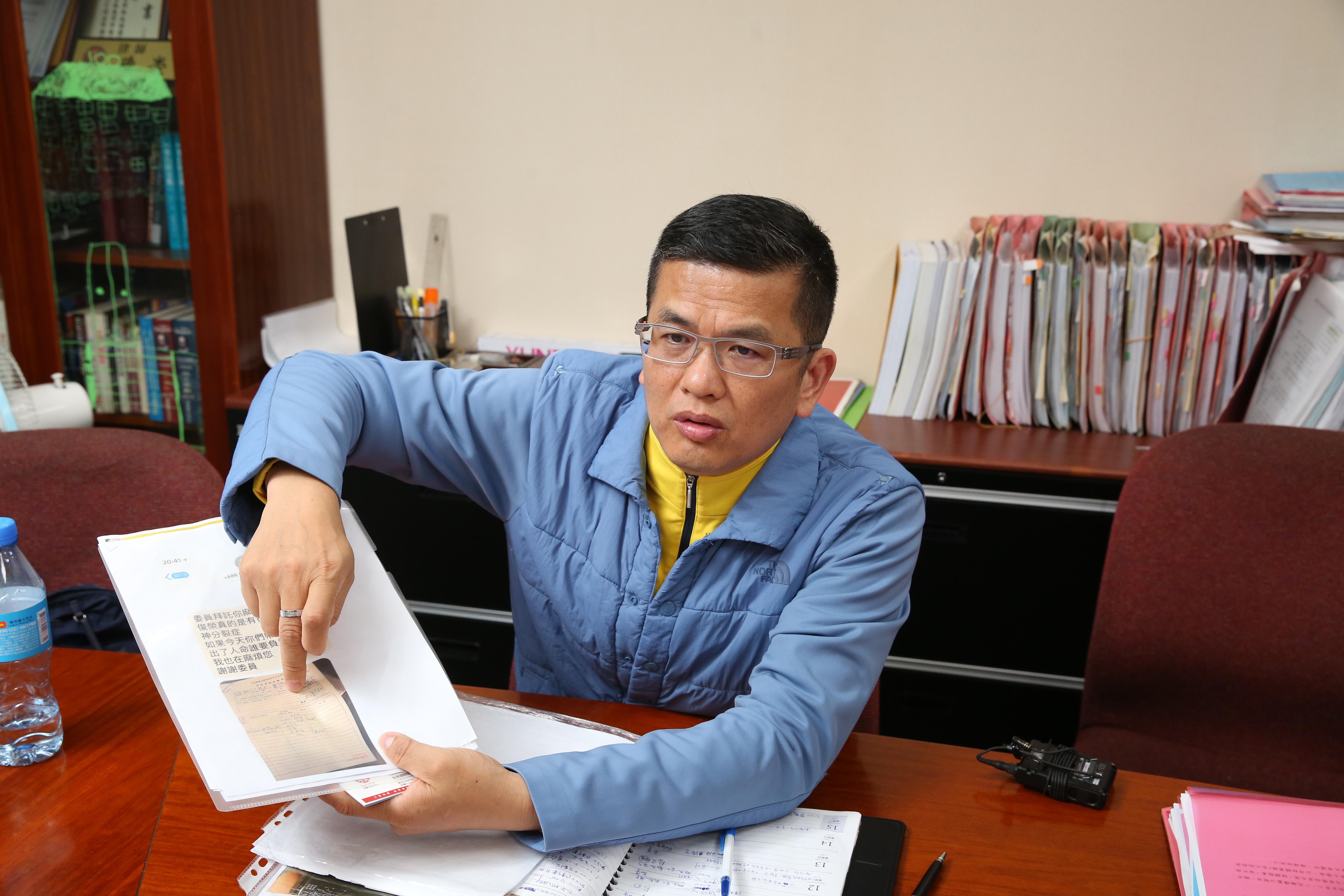 三發地產董事長鍾俊榮遭「董娘派」架空，因此決定出面檢舉公司有200億資金去向不明。