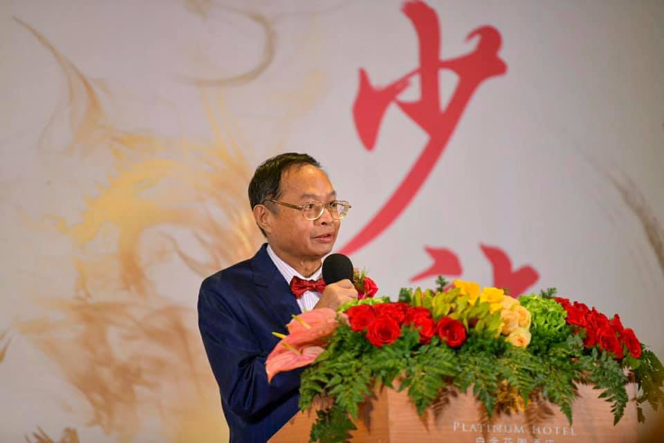 武漢肺炎疫情嚴重，中華中正黨榮譽主席少龍（圖）宣稱台灣人會因肺炎或流感而死一半人口。對此律師提醒，惡意散播疫情之不實訊息，恐面臨300萬元罰金。（翻攝自仙華唱片少龍粉絲團）