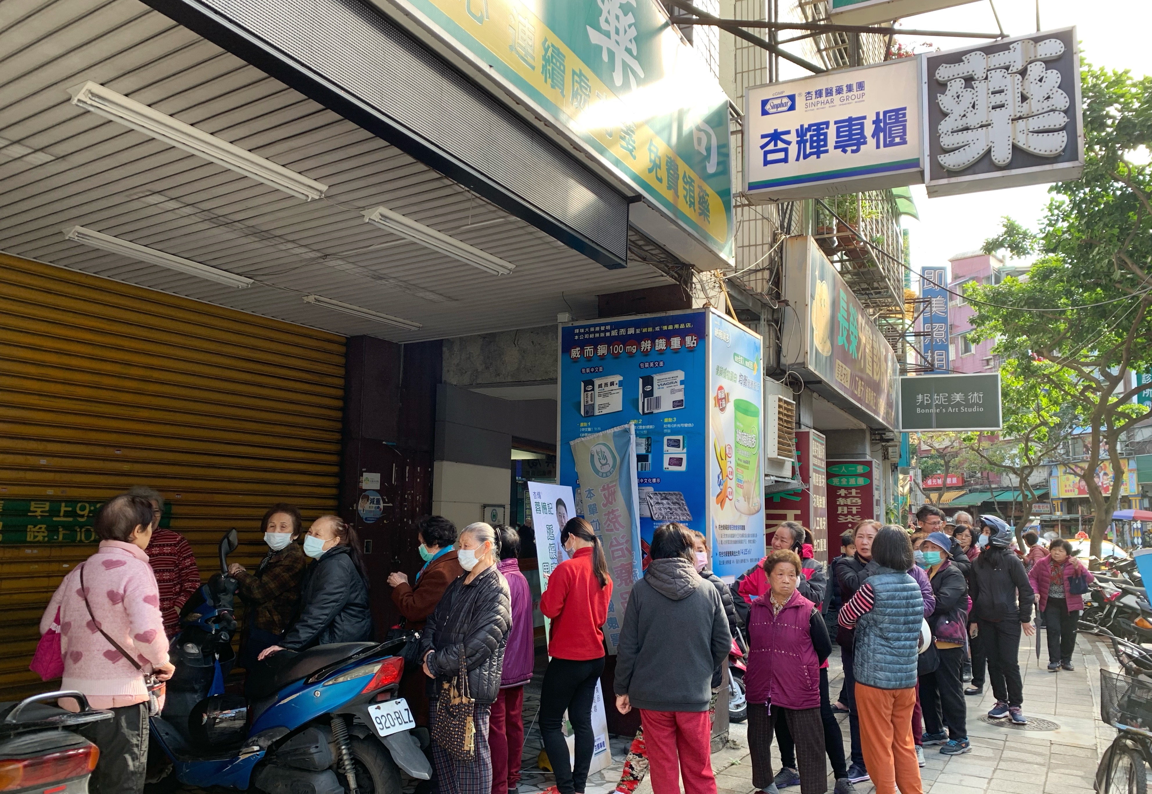 因應下週開學，自週四起增加兒童口罩供應量，7天可購買4片兒童口罩。圖為示意圖，當事人與新聞無關。