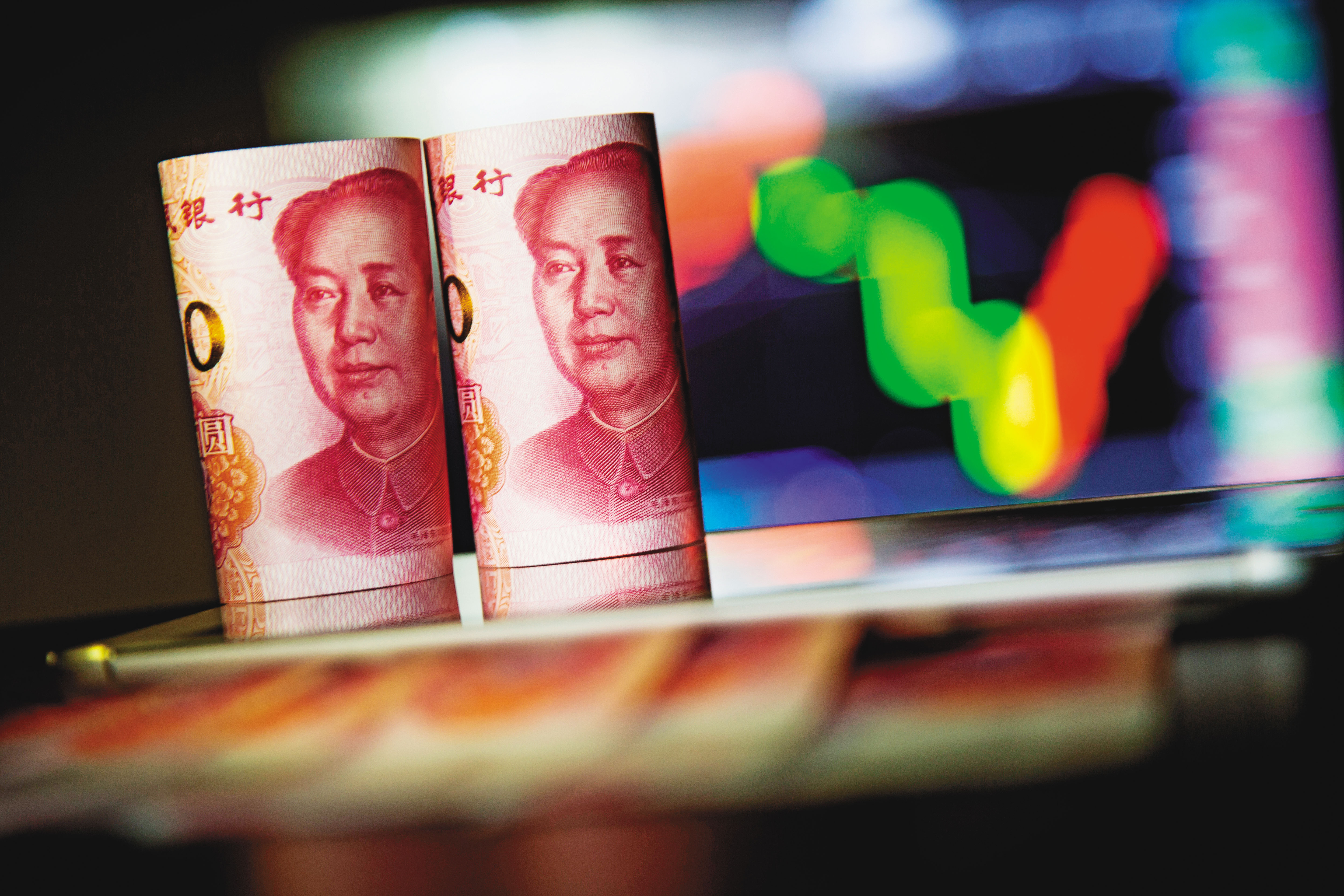 人民銀行一出手就是人民幣1兆2千億元，天文數字的鈔票灌進金融體系，猶如給肺炎病人接上葉克膜，怎樣都不會死了。