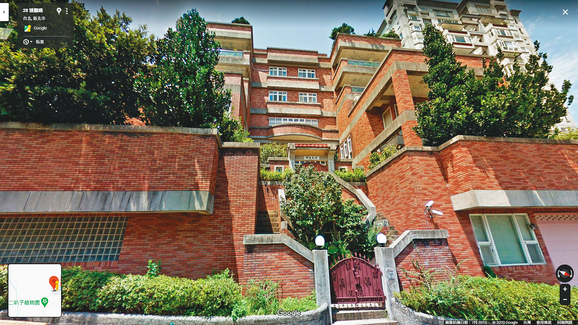 遭控賴債上億元的邱皙穎，目前與父親同住新店豪宅。（翻攝自 Google Map）