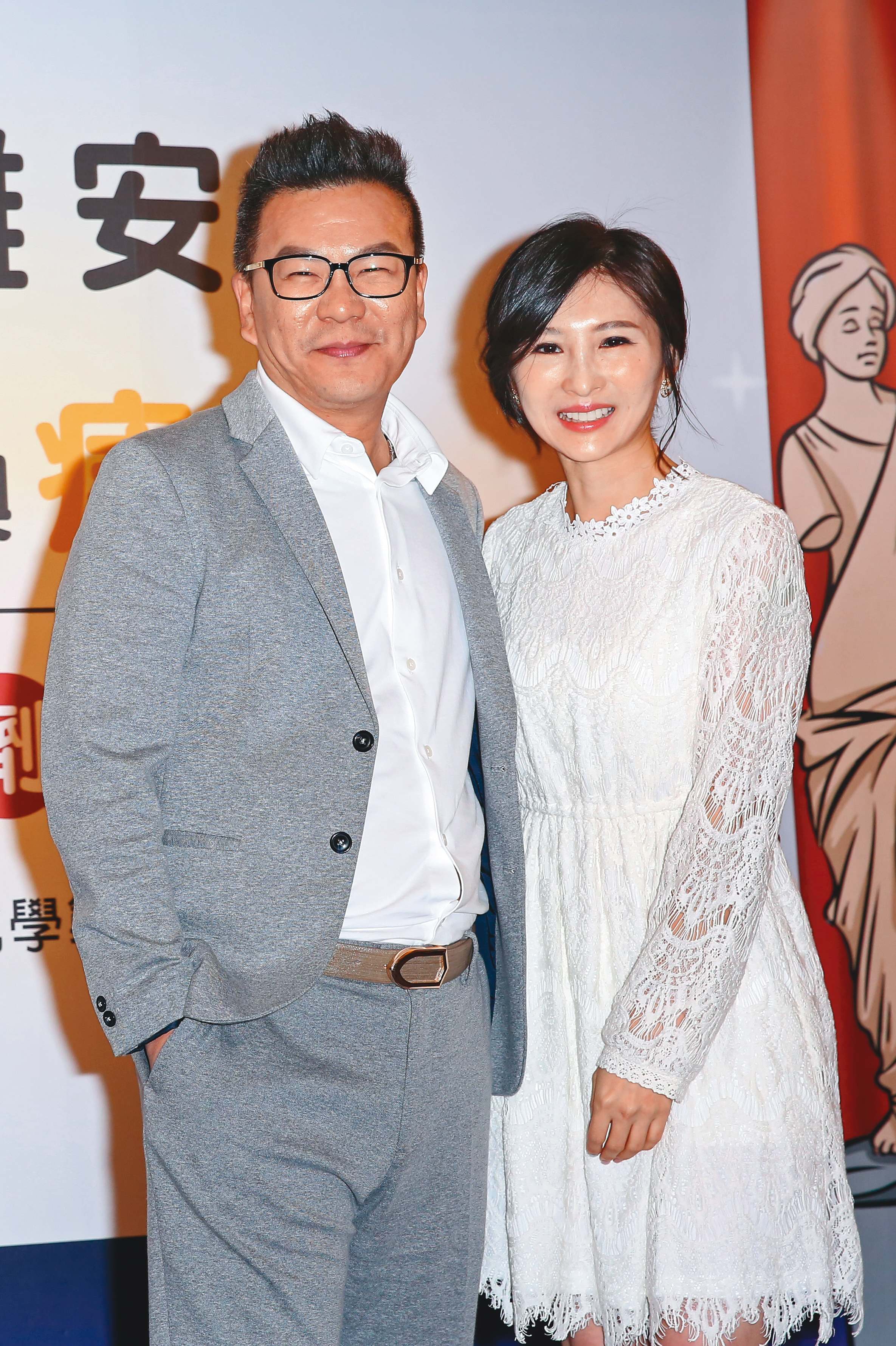 沈玉琳和小17歲的芽芽(右)結婚至今已10年,兩人婚姻美滿幸福。