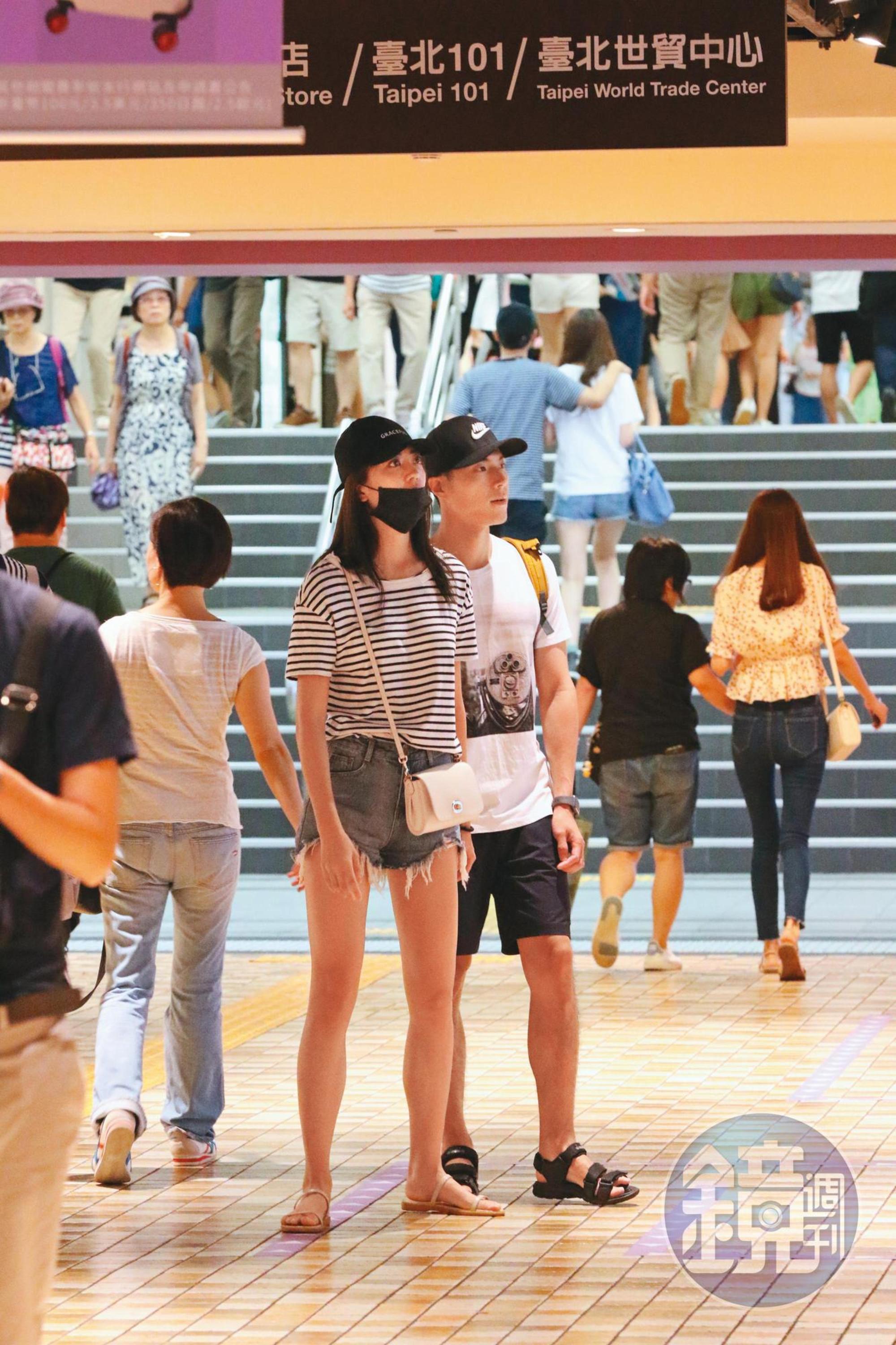 去年8月,本刊拍到陳育涵和唐振剛(右)約會,兩人不僅牽手、擁抱,還到男方家共度13小時。