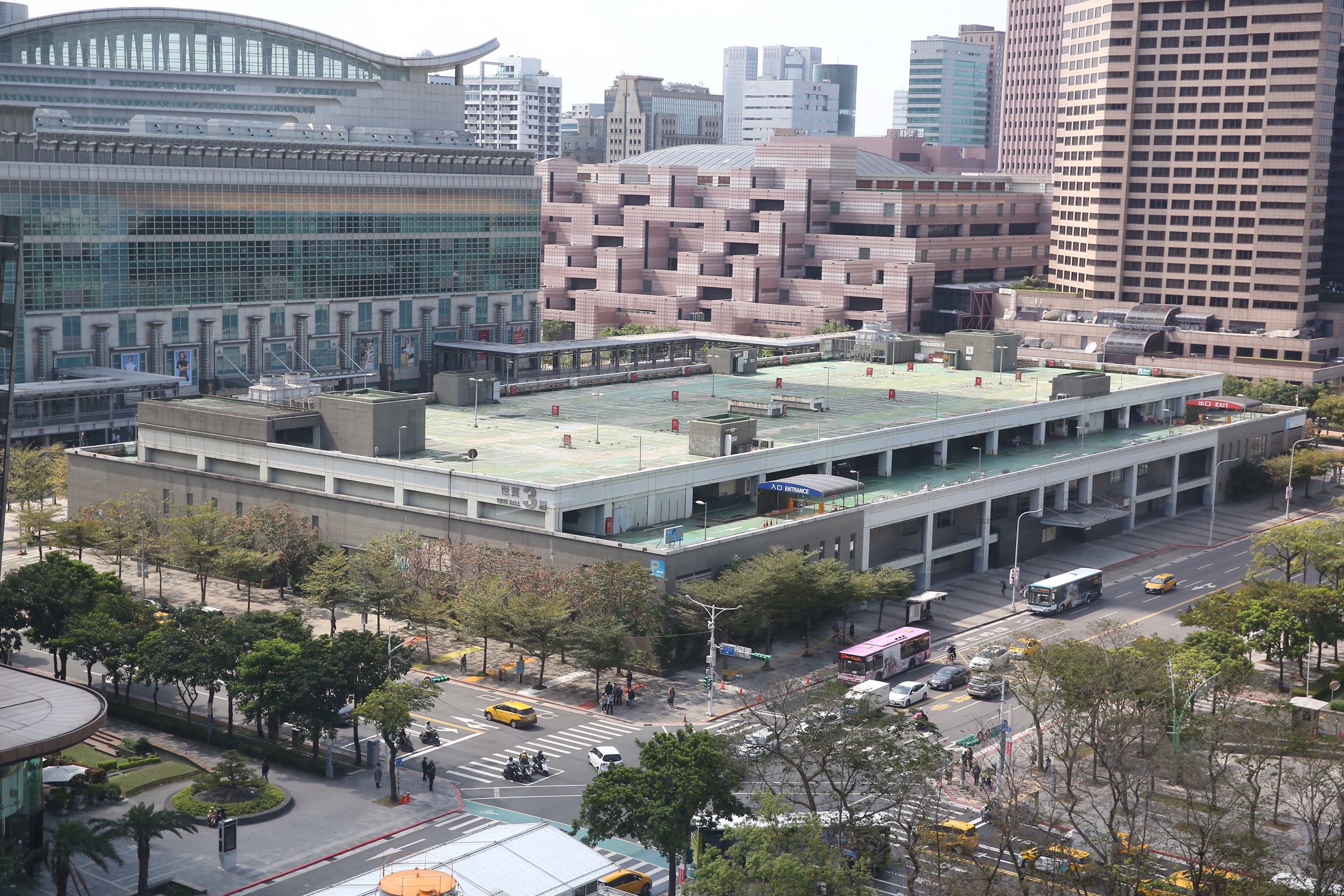 國產署下月將標售「世貿三館」地上權案，吸引業者躍躍欲試。