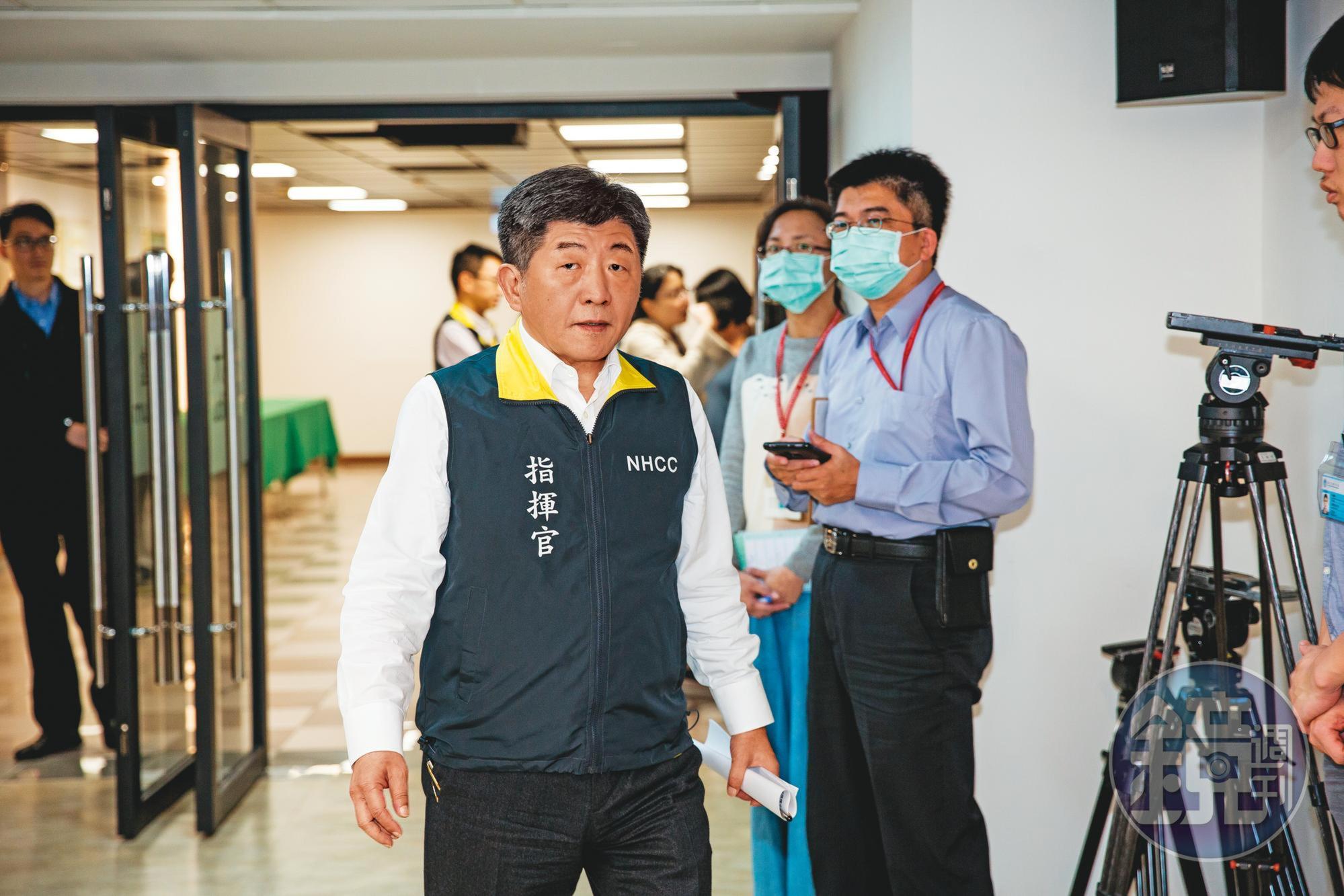 避免疫情從個案擴大為大規模社區傳播，府院祭出全面圍堵策略嚴防可能的破口。圖為陳時中。