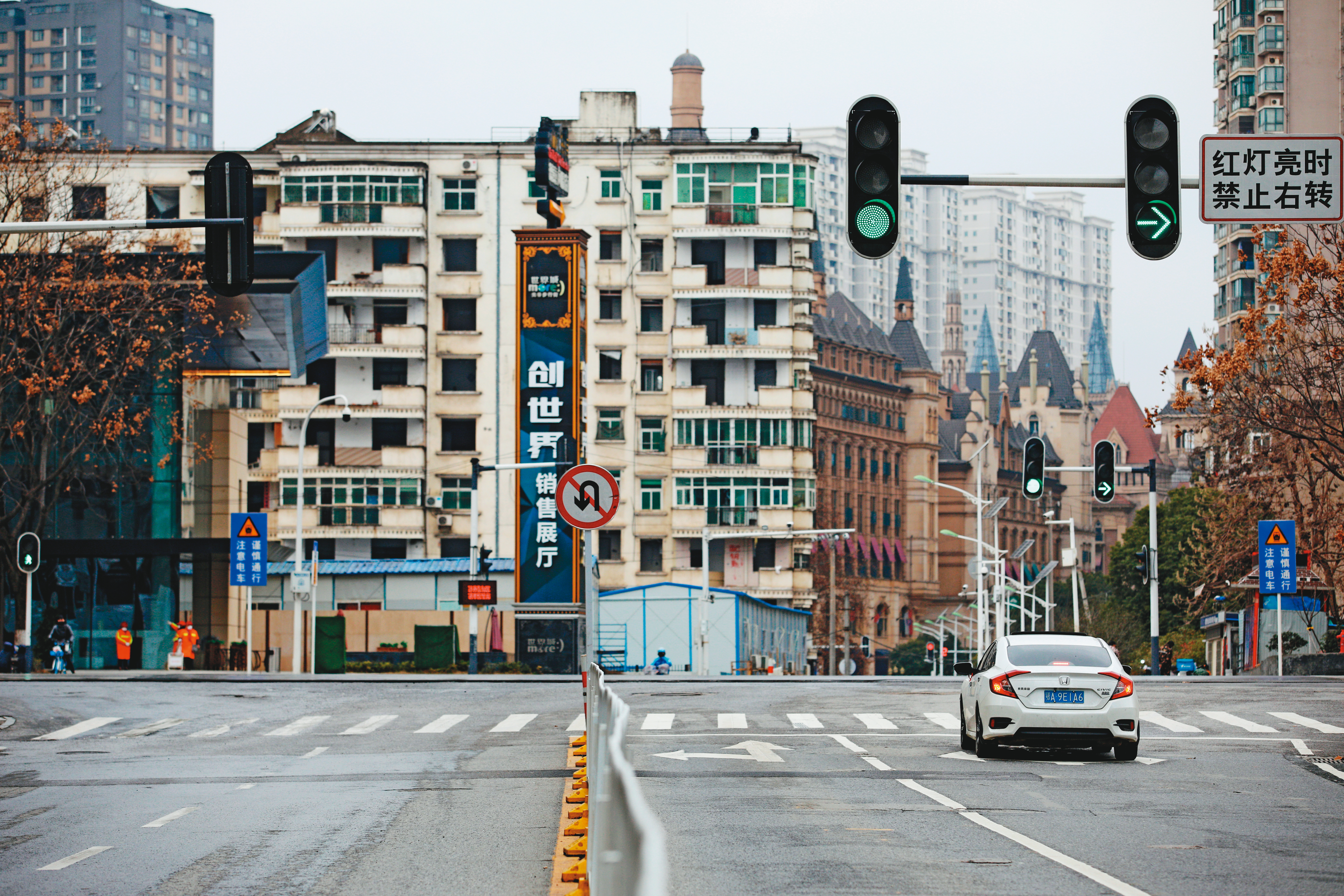 中國逾80個城市採封城或半封城等管控疫情，一旦陸續解除封城，恐成為下波防疫漏洞。（達志影像）