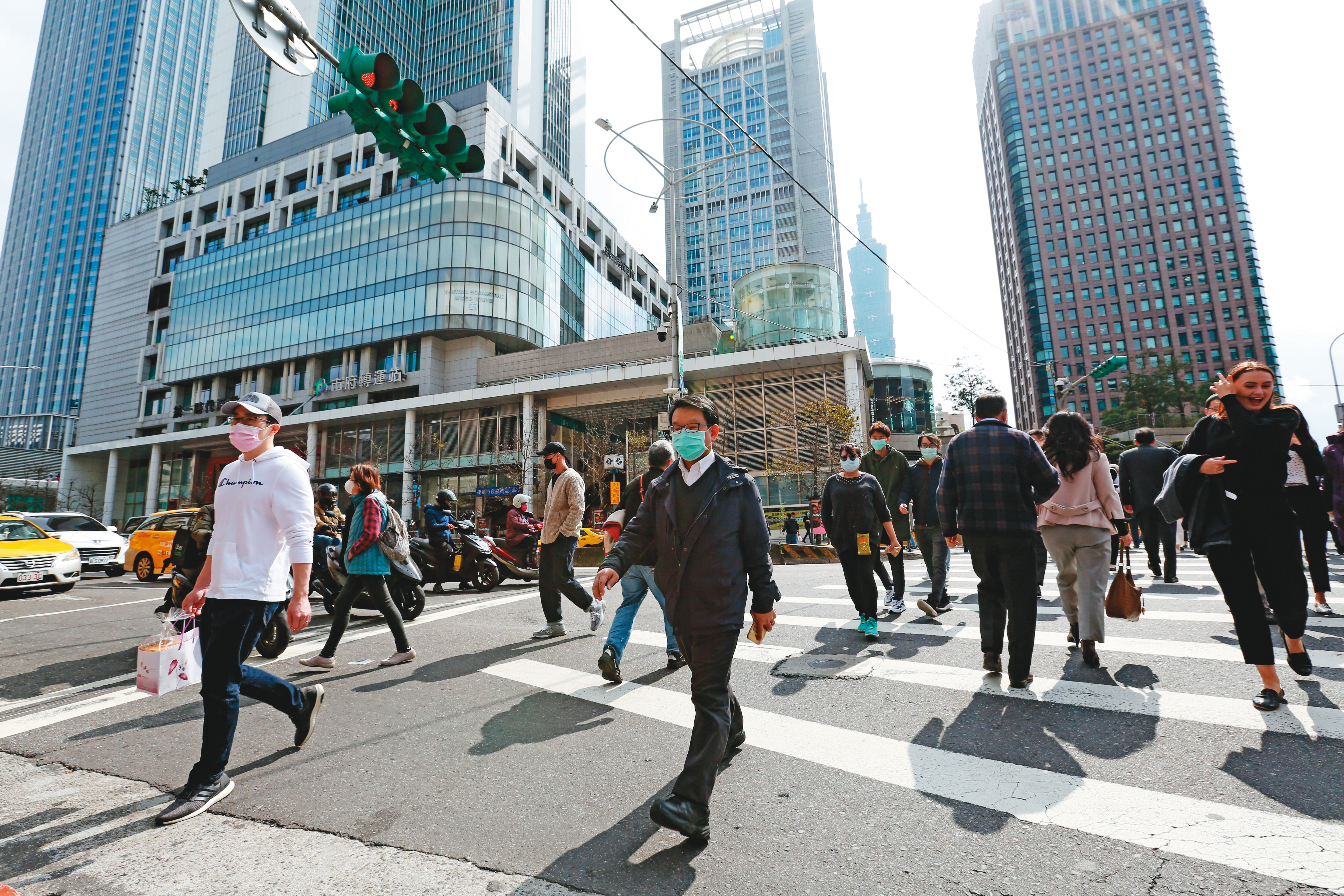 根據社區傳播四大徵兆，台灣疫情目前最多僅是有限度社區感染，尚未進入社區傳播階段。