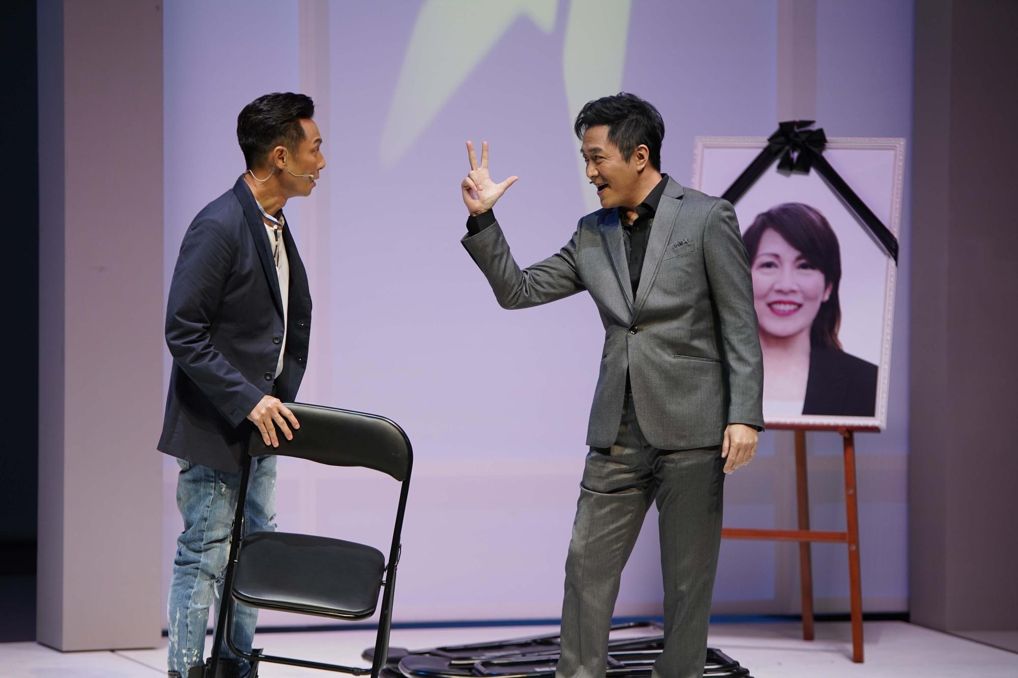 湯志偉及謝祖武在舞台劇扮演一對詐騙叔姪檔。（全民大劇團提供）