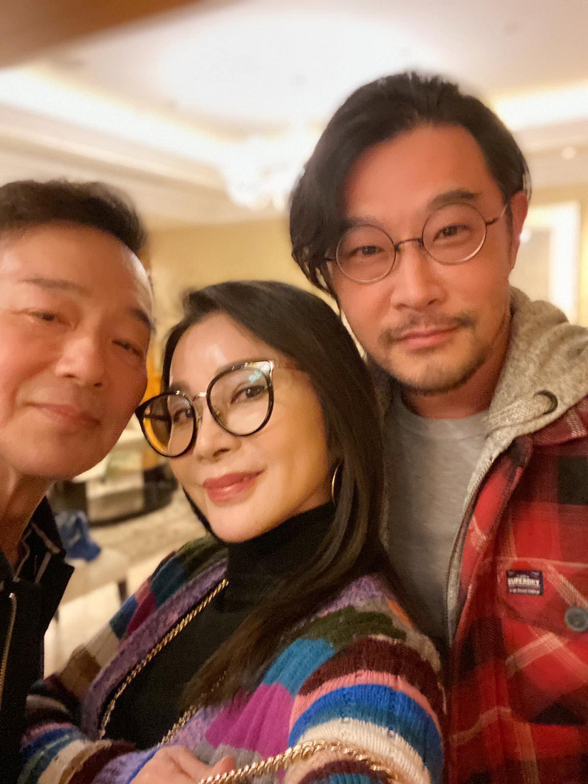 現年48歲的黃維德(右)被網友譏諷比63歲的張晨光(左)還不會保養。（翻攝自陳美鳳臉書）