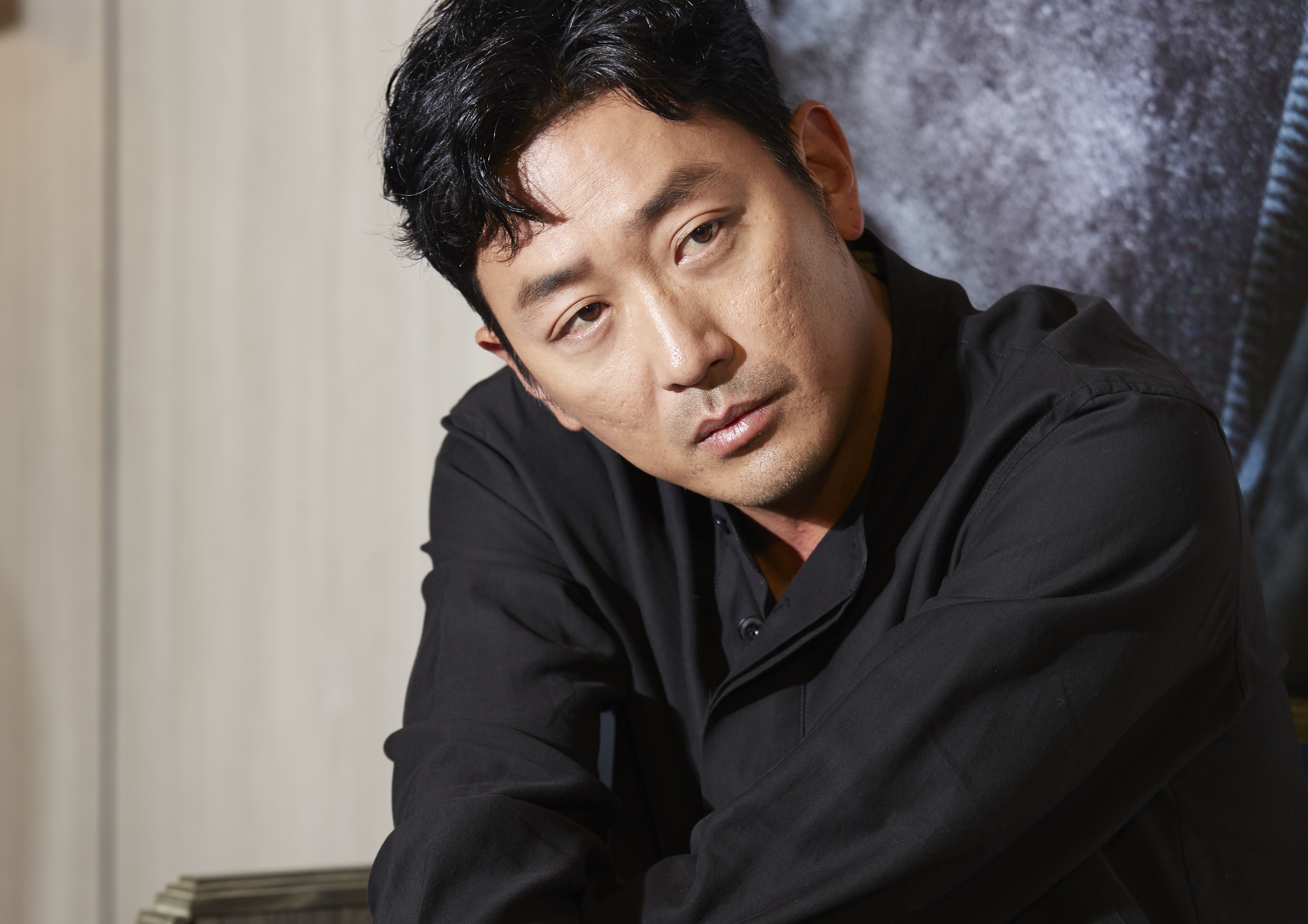 河正宇方面稱因臉上的疤困擾許久，才到整型醫院就診。