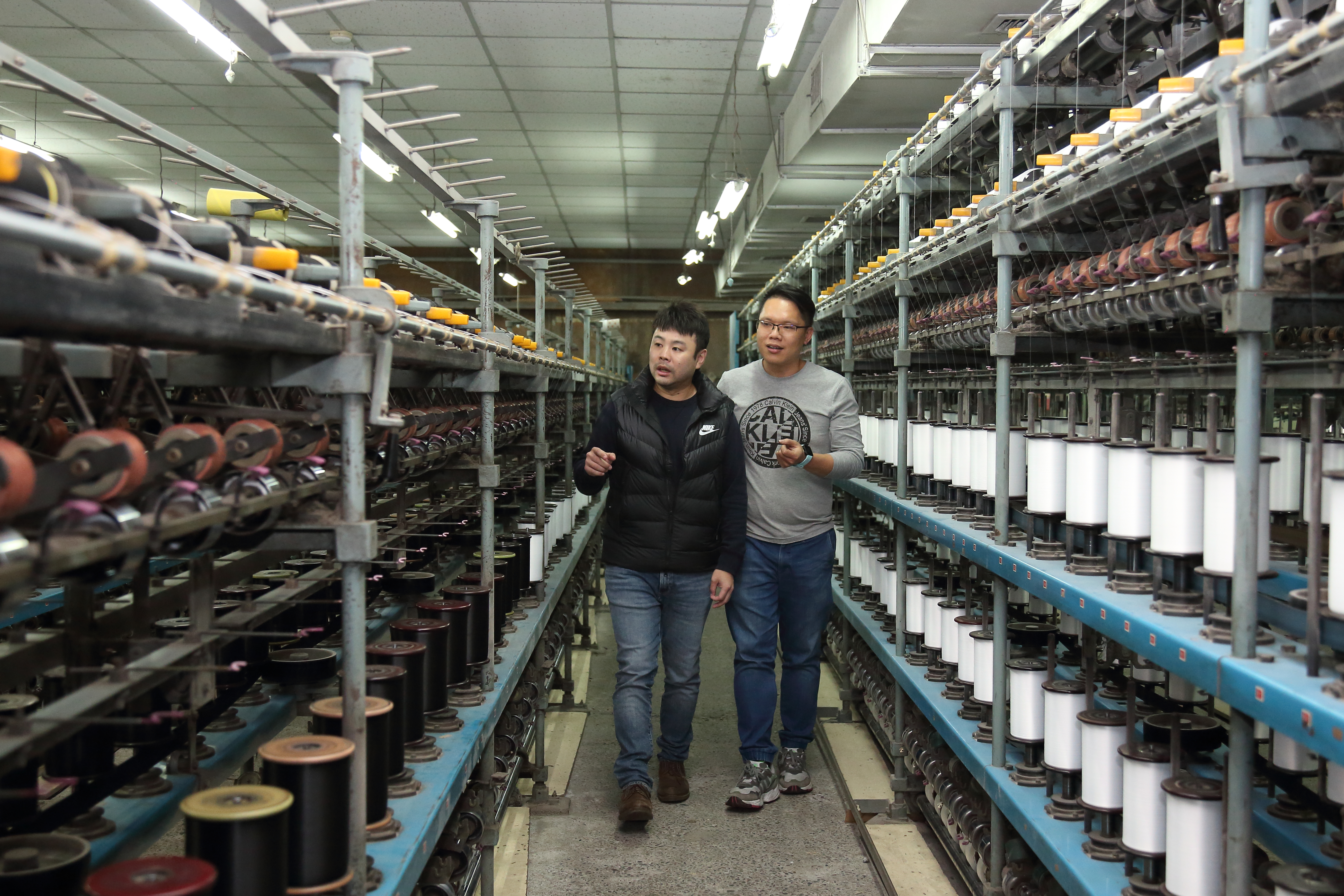 決心經營品牌的黃立忠，從創業第二年開始就自己找代工廠做獨家黃金比例的抑菌除臭襪。