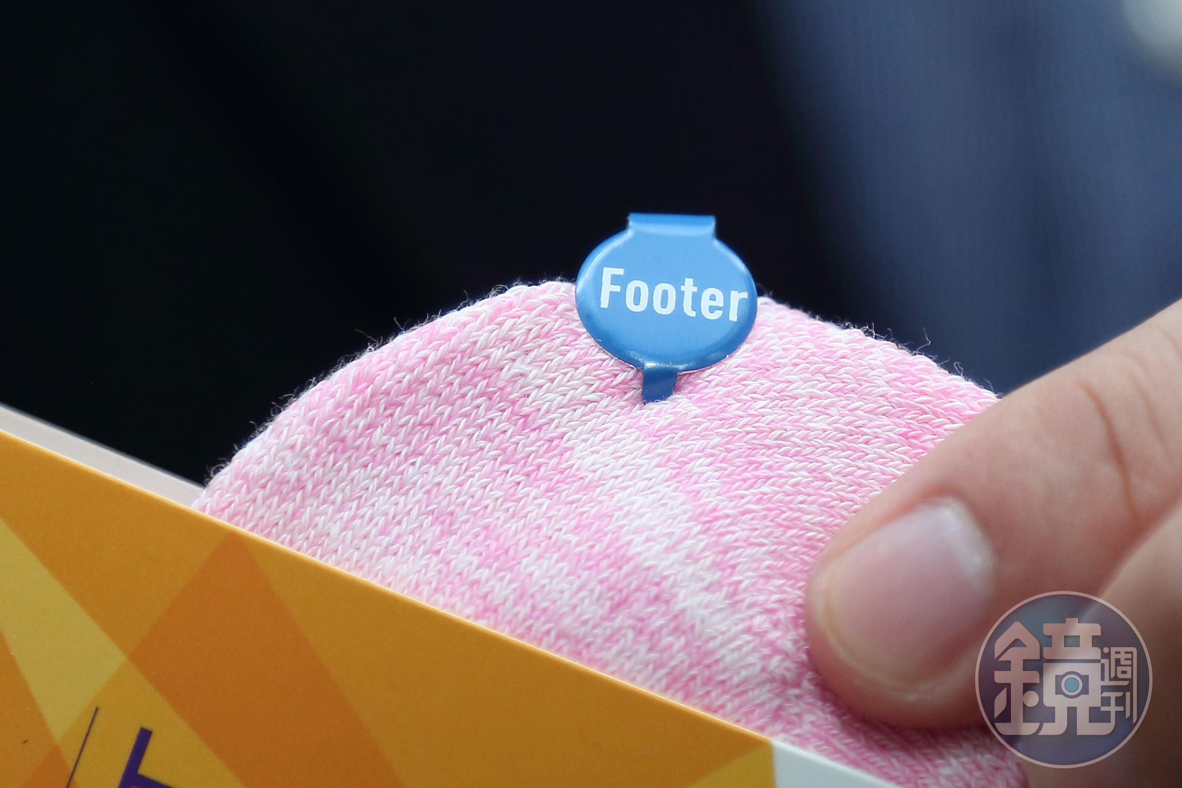 為突顯品牌價值，黃立忠還開模製造footer專用的襪夾。