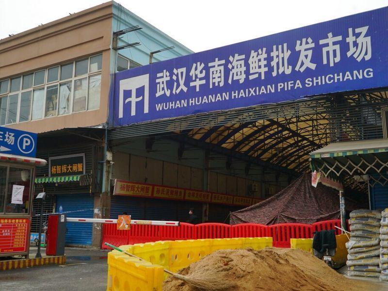 WHO派調查團赴武漢進行溯源追查,估計在2019年12月已累積有上千人遭到感染。(翻攝自微博)