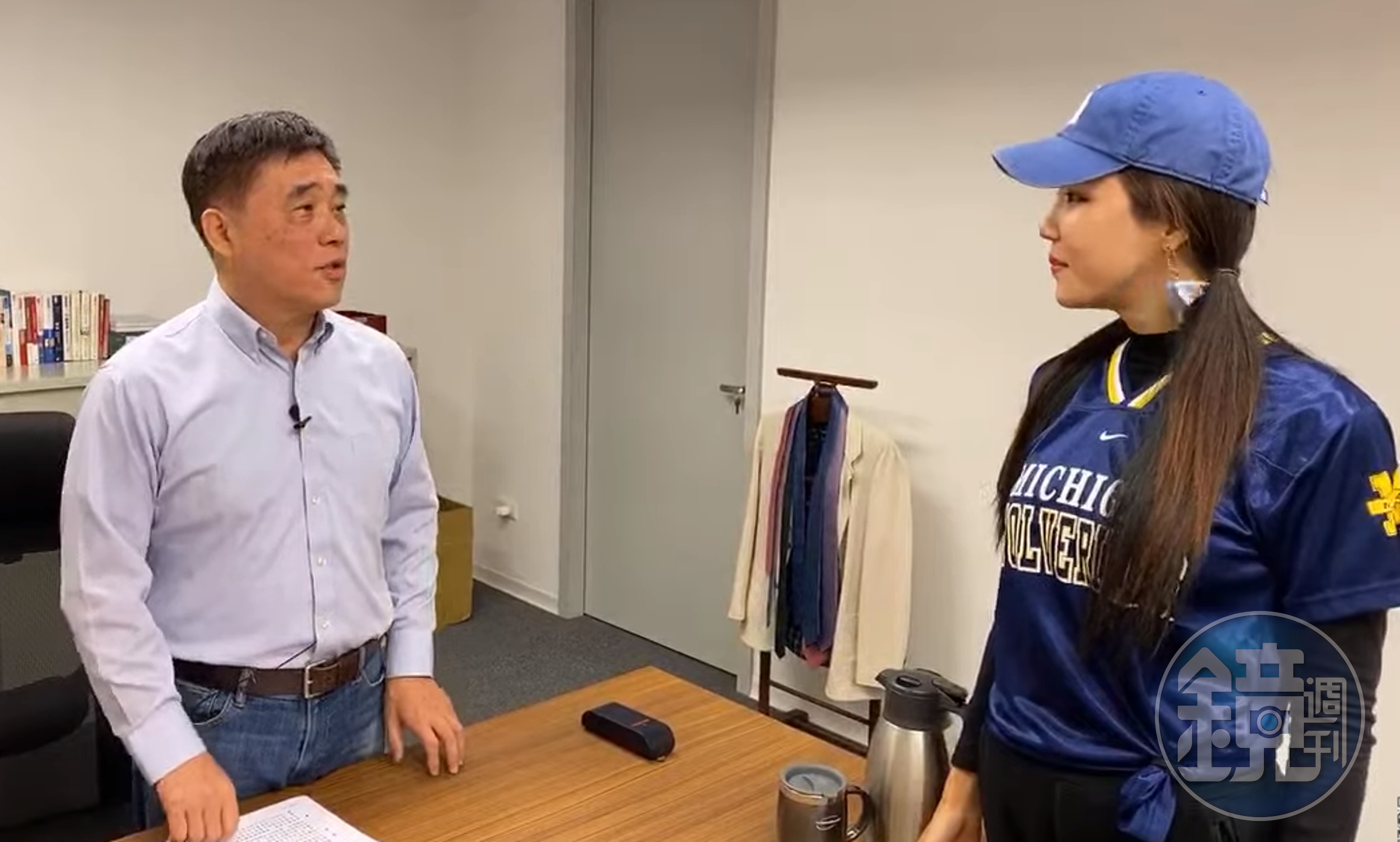 郝龍斌在訪問中，極力強調和韓國瑜的好交情，至於對郭台銘則是相當撇清。（翻攝自高鈞鈞YouTube）