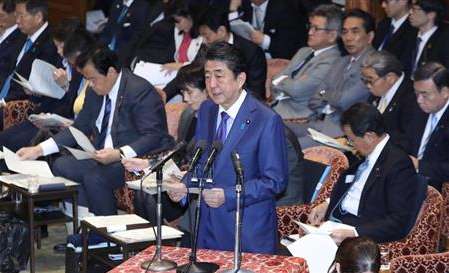 首相安倍晉三的貼身女記者正在隔離中。（圖翻攝自安倍晉三推特）