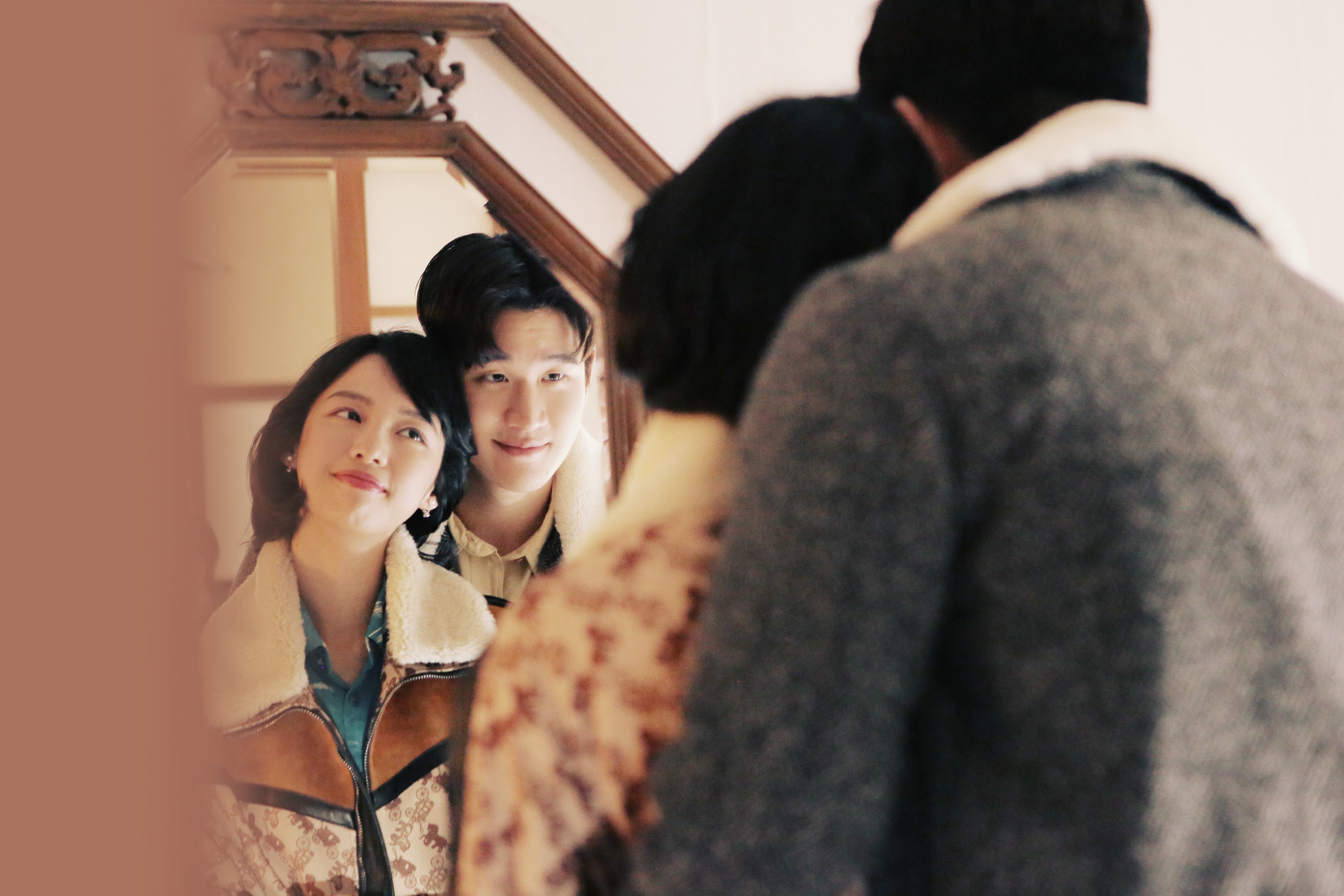 周興哲新歌〈受夠〉MV，回到復古的六零年代。