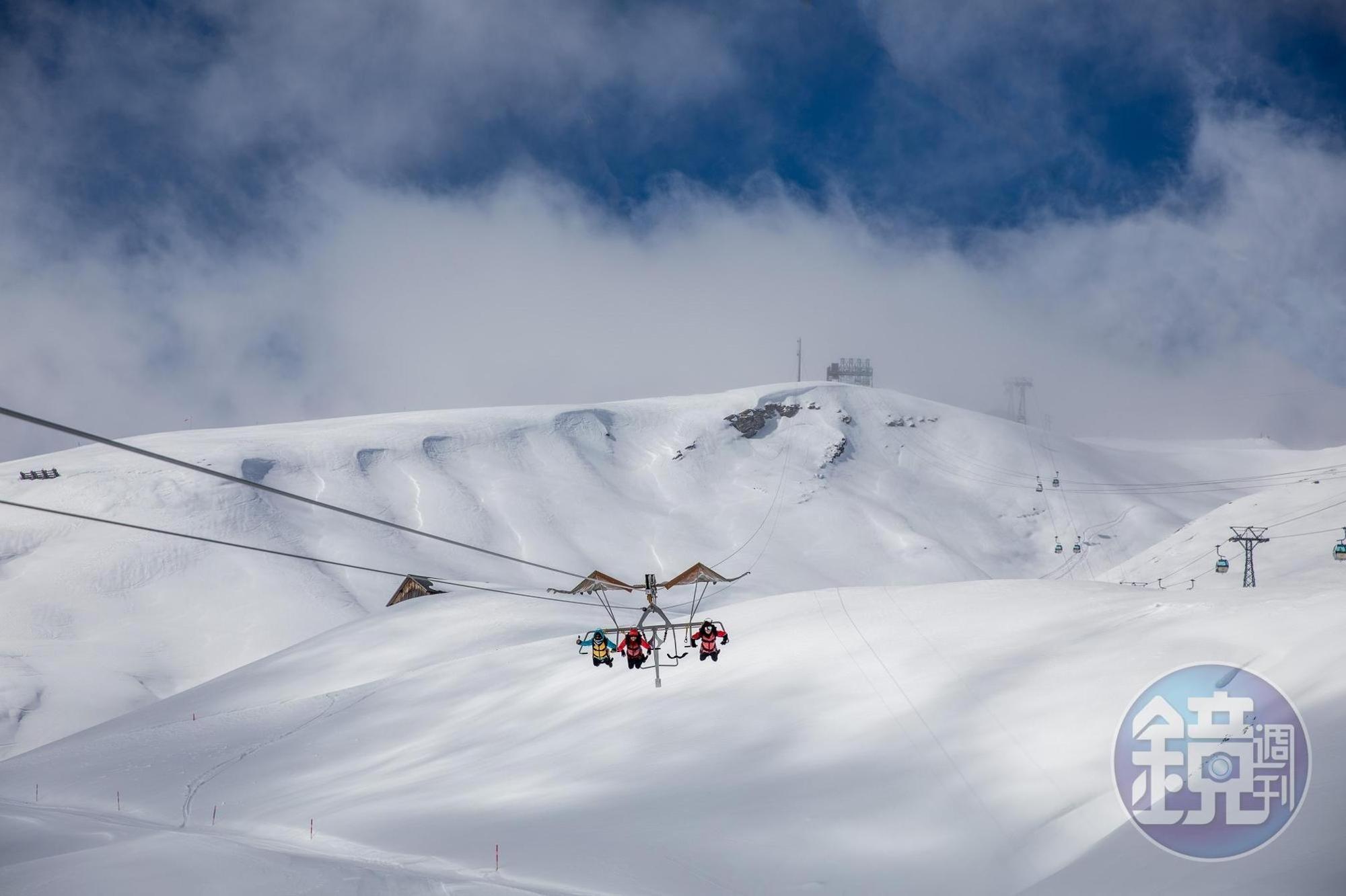 搭乘山間飛鷹享受在山裡的旅行，刺激又有趣。