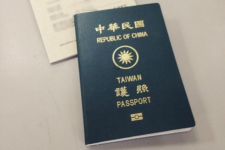 國人一向以台胞證往來兩岸,立委籲「出入中國護照應標記」,以免對台灣的防疫形成隱憂。(讀者提供)