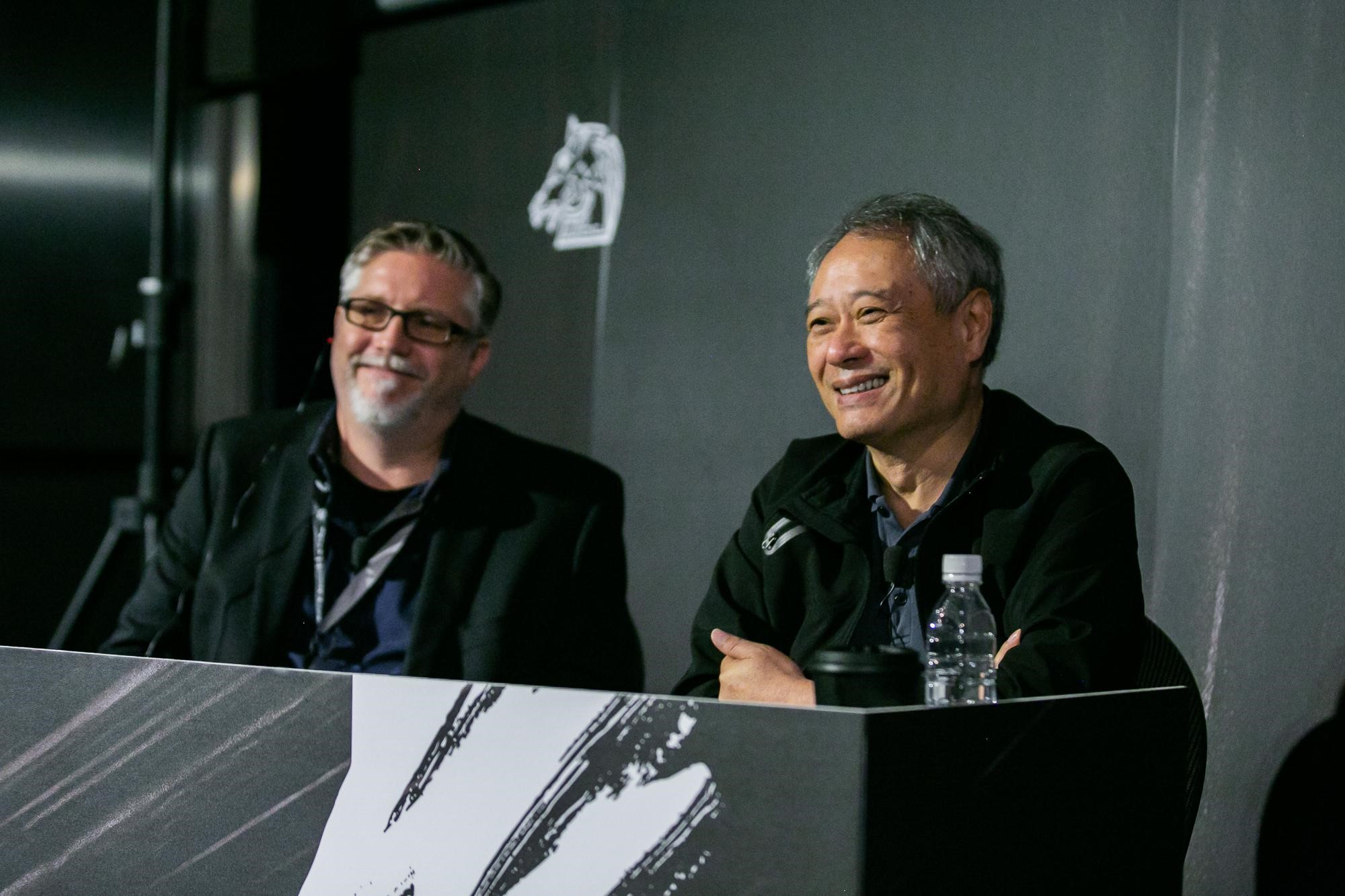 導演李安（右）邀請視效指導比爾威斯坦霍佛（左）來台舉行金馬影展電影大師課，分享入行過程和製作電影視效心法。（金馬執委會提供）