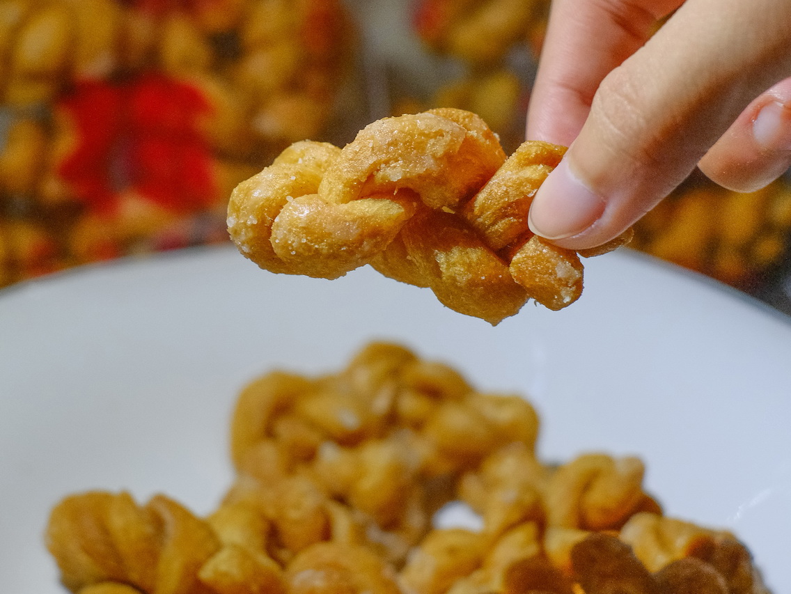 韓老爹的「麻花捲」清脆可口，原味還帶點糖粉。（25元／包）