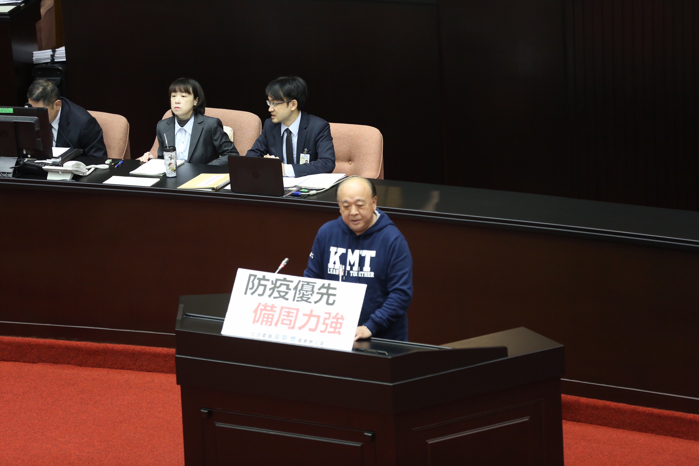 國民黨立委吳斯懷首次在立法院議場發言。